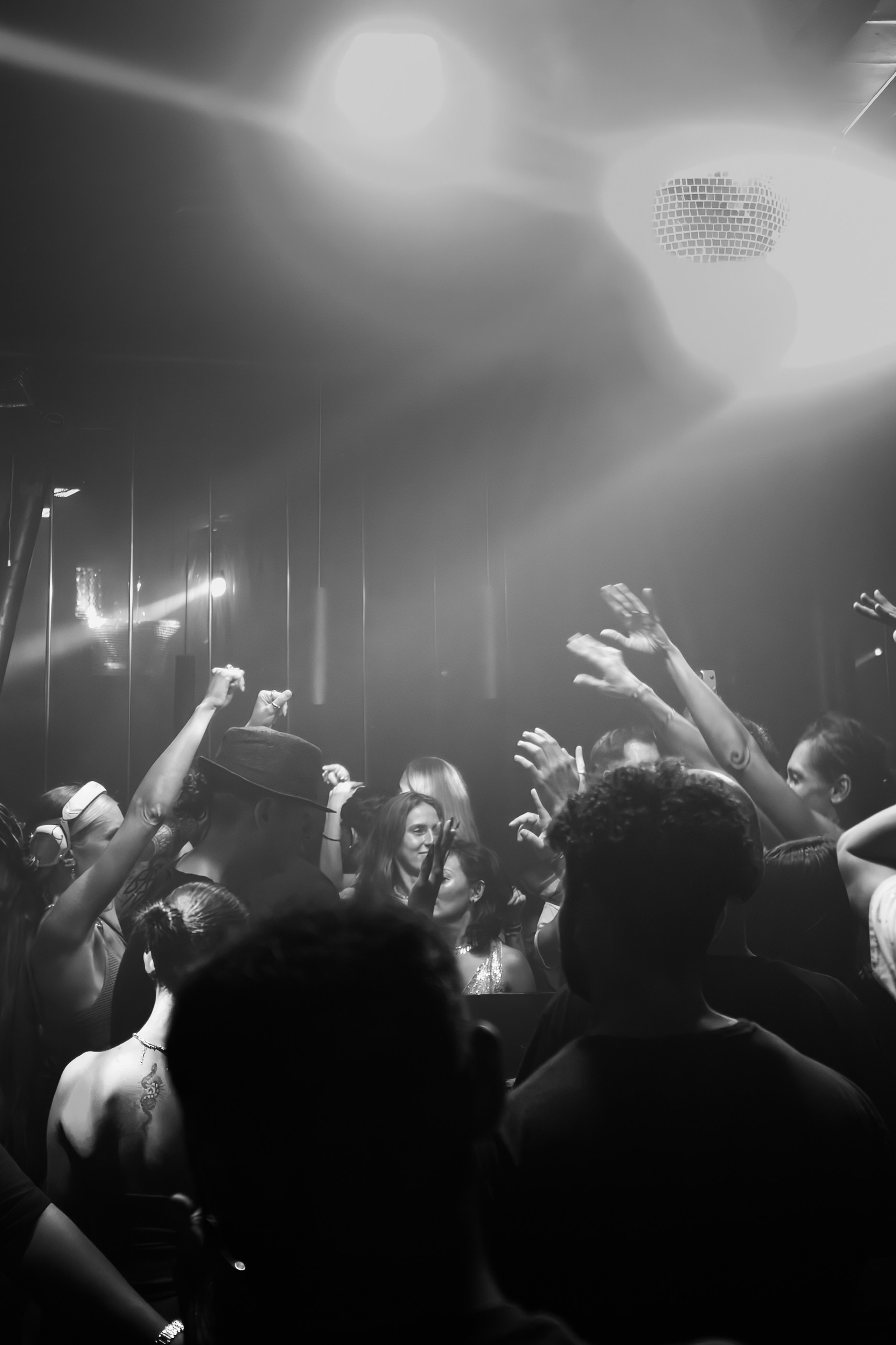 Sen Sanik, American music producer performance at GOB. Сергей Зворыгин