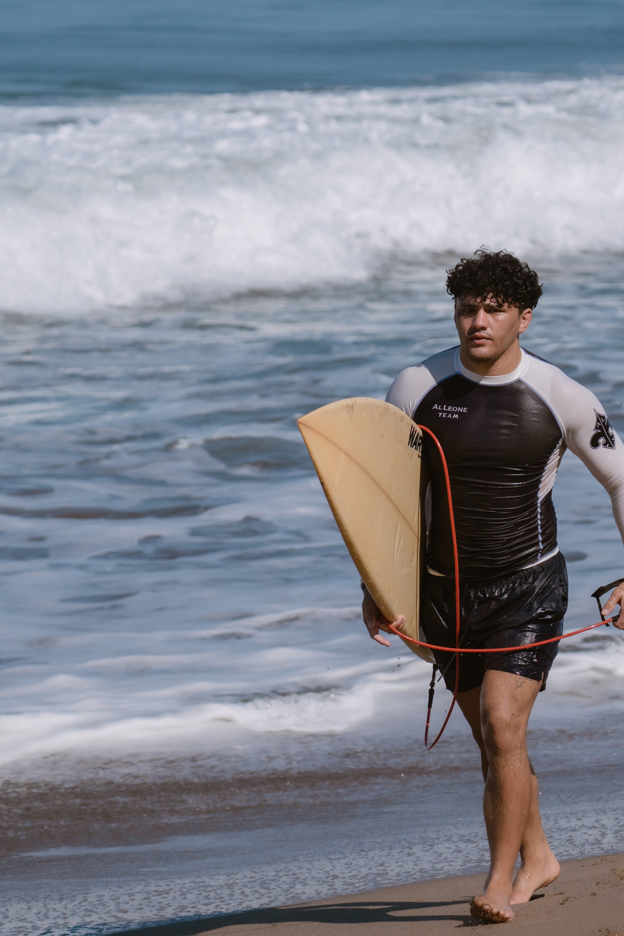 Al Leone athletes having fun surfing in the Pacific Ocean. Сергей Зворыгин