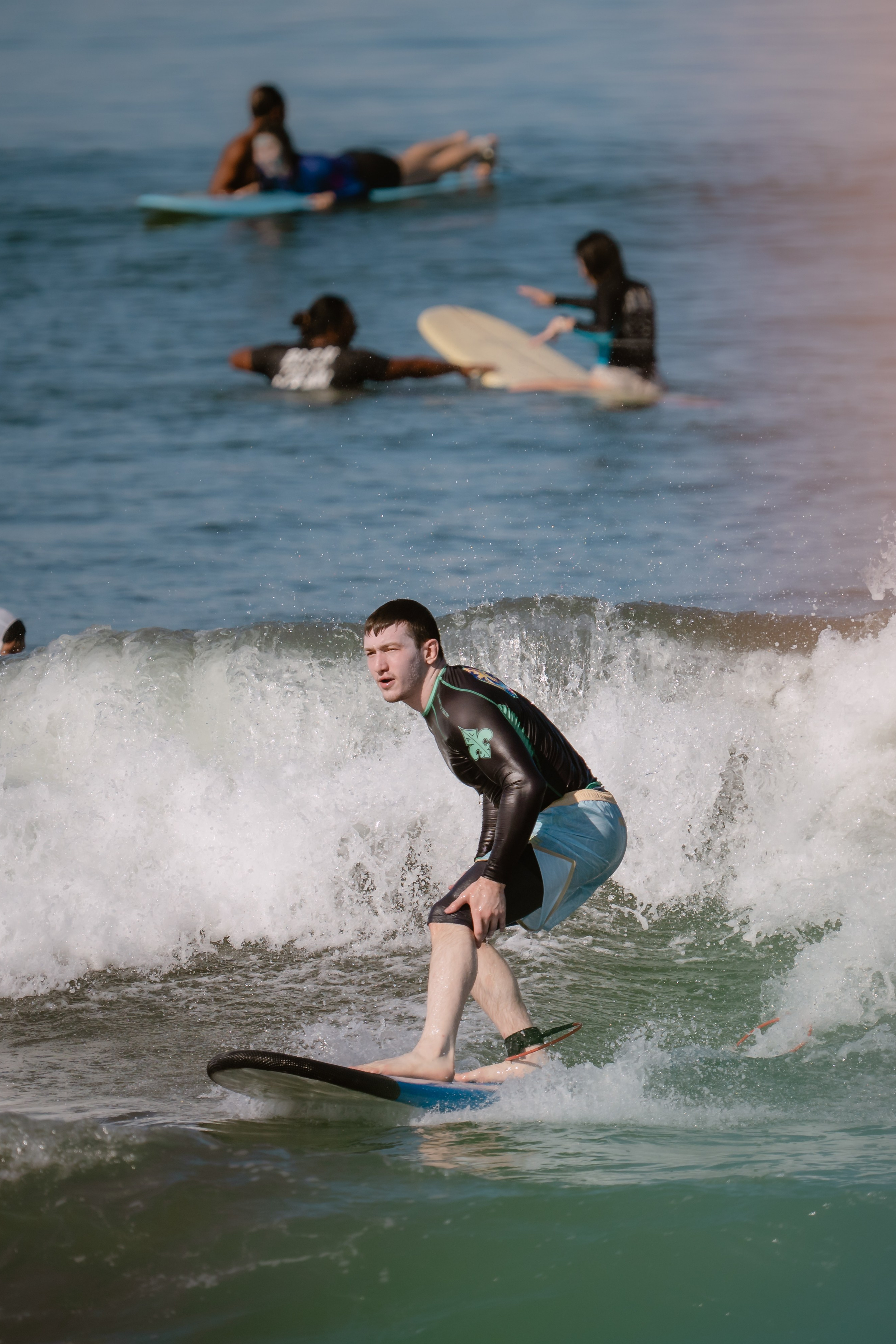 Al Leone athletes having fun surfing in the Pacific Ocean. Сергей Зворыгин