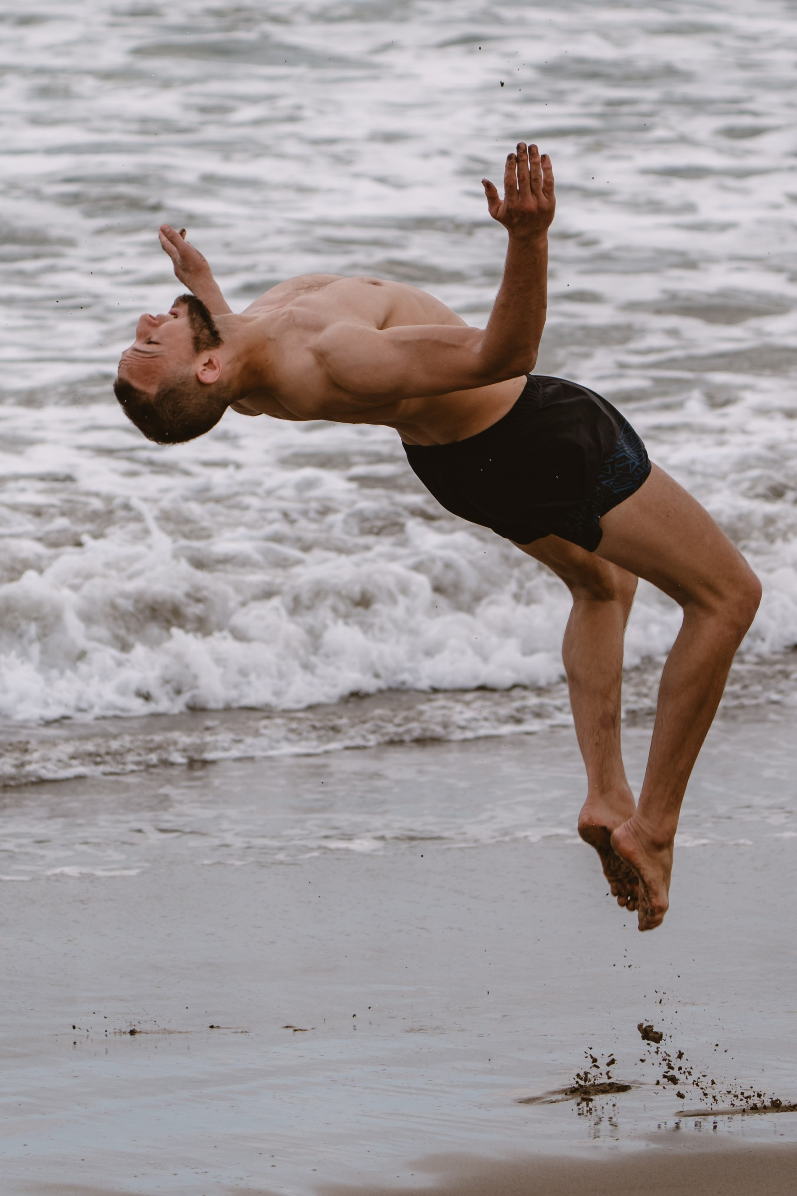 Mixed martial artists having fun surfing at the ocean in between training sessions. Сергей Зворыгин
