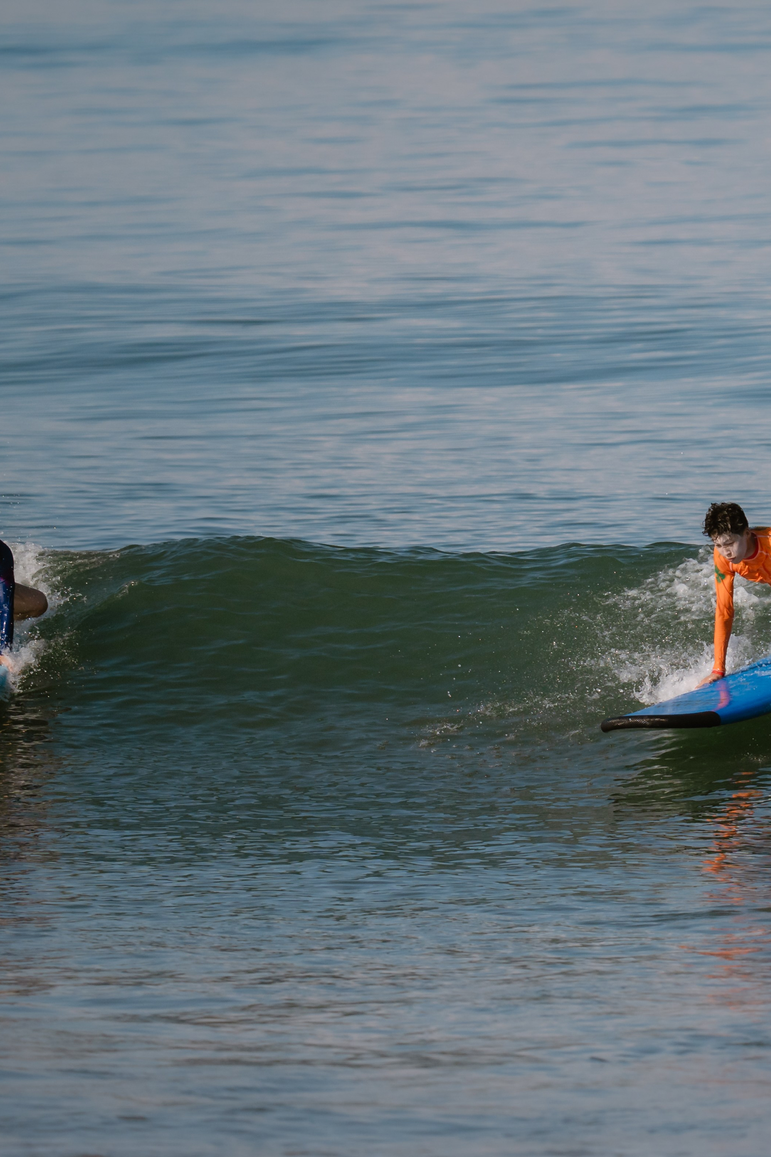 Al Leone athletes having fun surfing in the Pacific Ocean. Сергей Зворыгин
