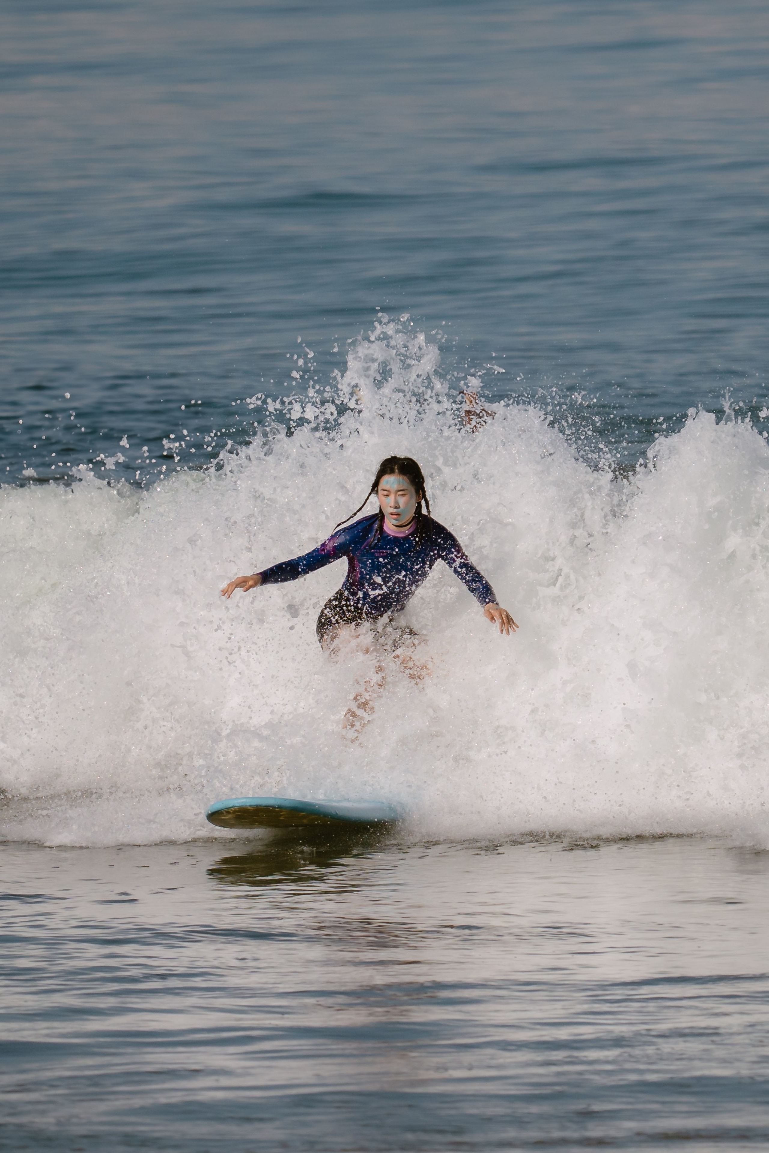 Al Leone athletes having fun surfing in the Pacific Ocean. Сергей Зворыгин