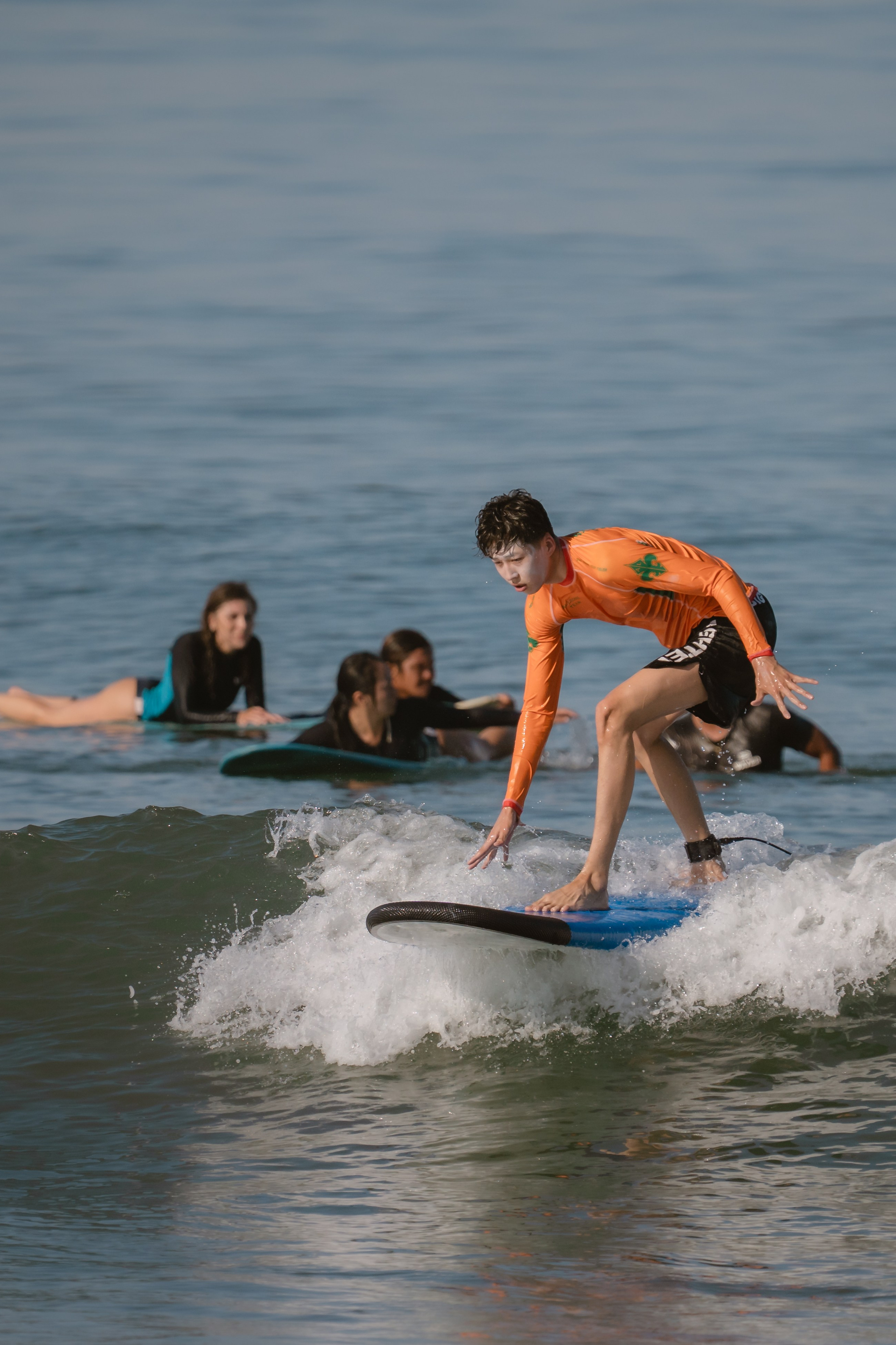 Al Leone athletes having fun surfing in the Pacific Ocean. Сергей Зворыгин