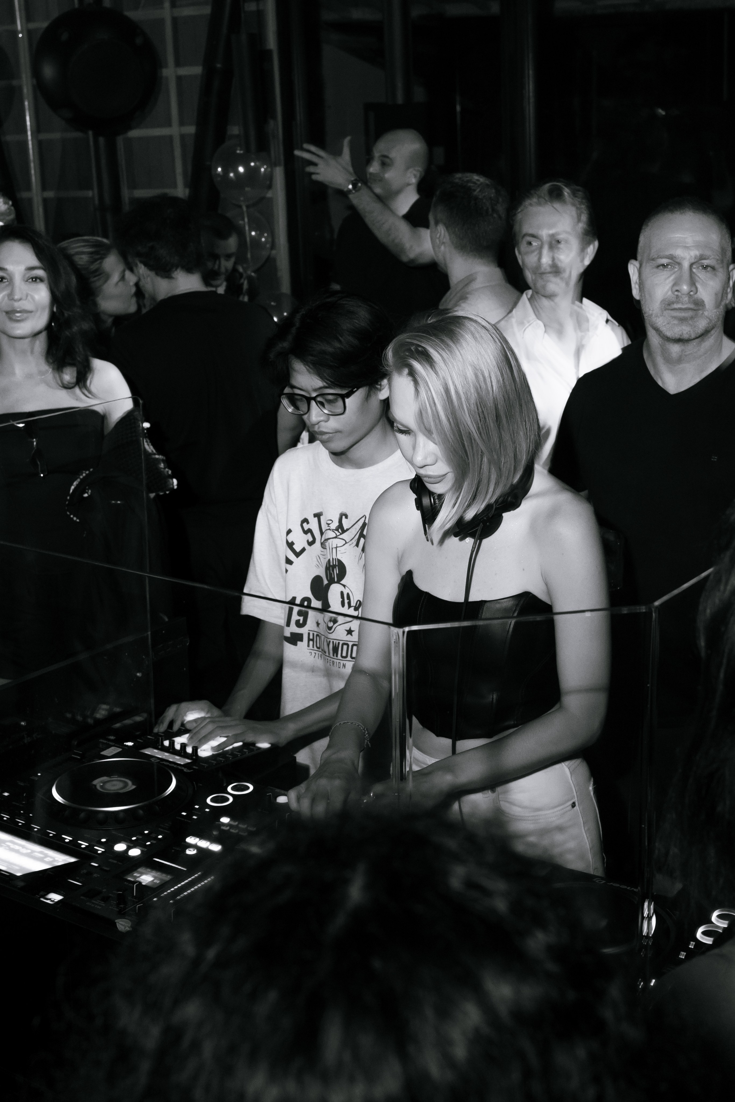 Nuamore, a jewelry and accessories brand activation event. Сергей Зворыгин
