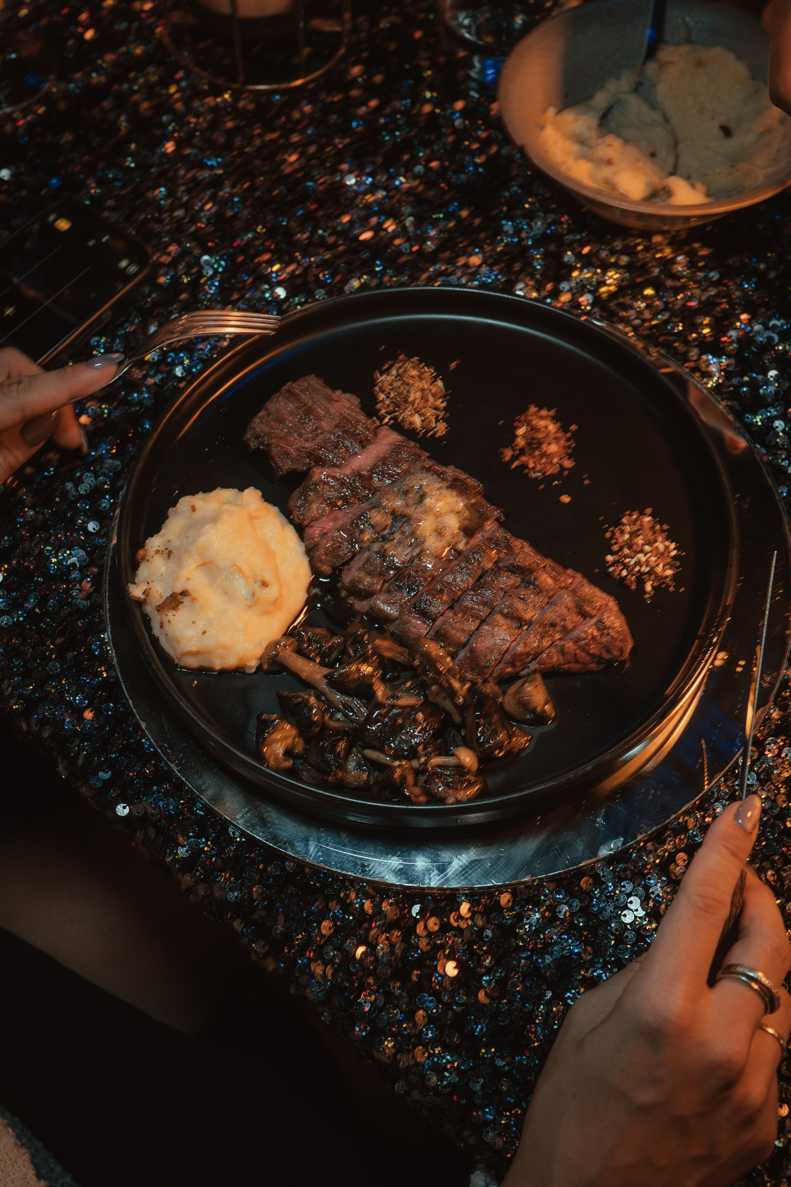 Wines and Show at Akar by K-Club Ubud, an Award-Winning Steakhouse. Сергей Зворыгин