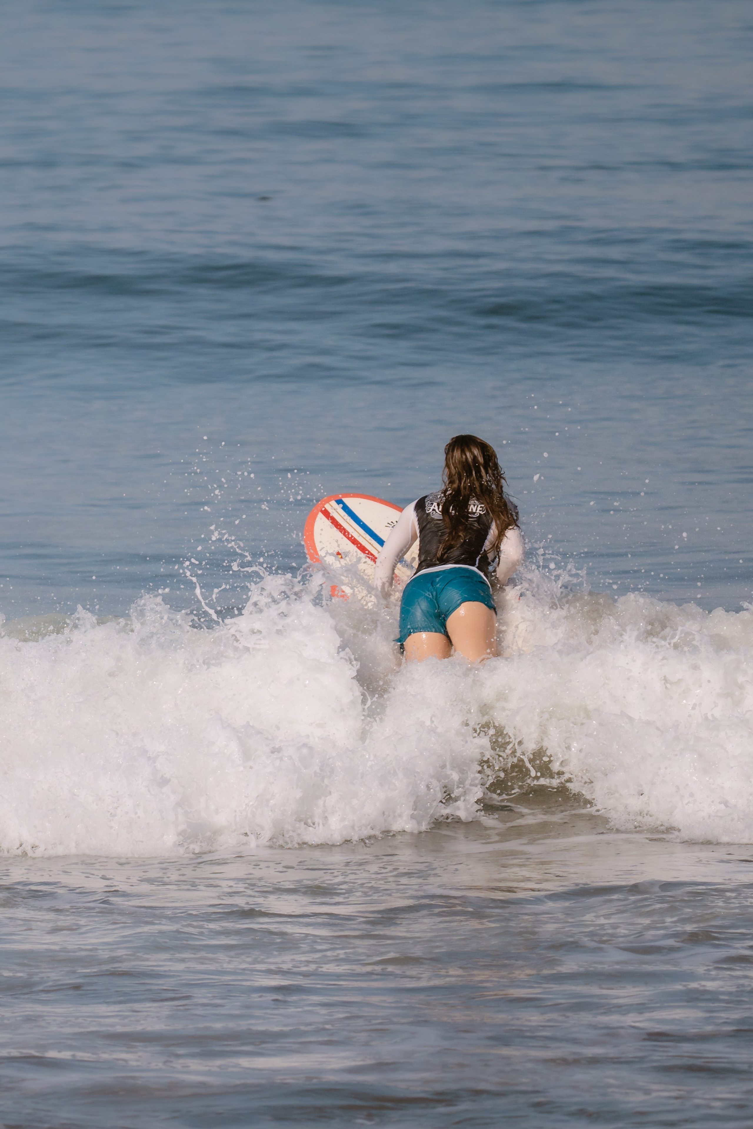 Al Leone athletes having fun surfing in the Pacific Ocean. Сергей Зворыгин