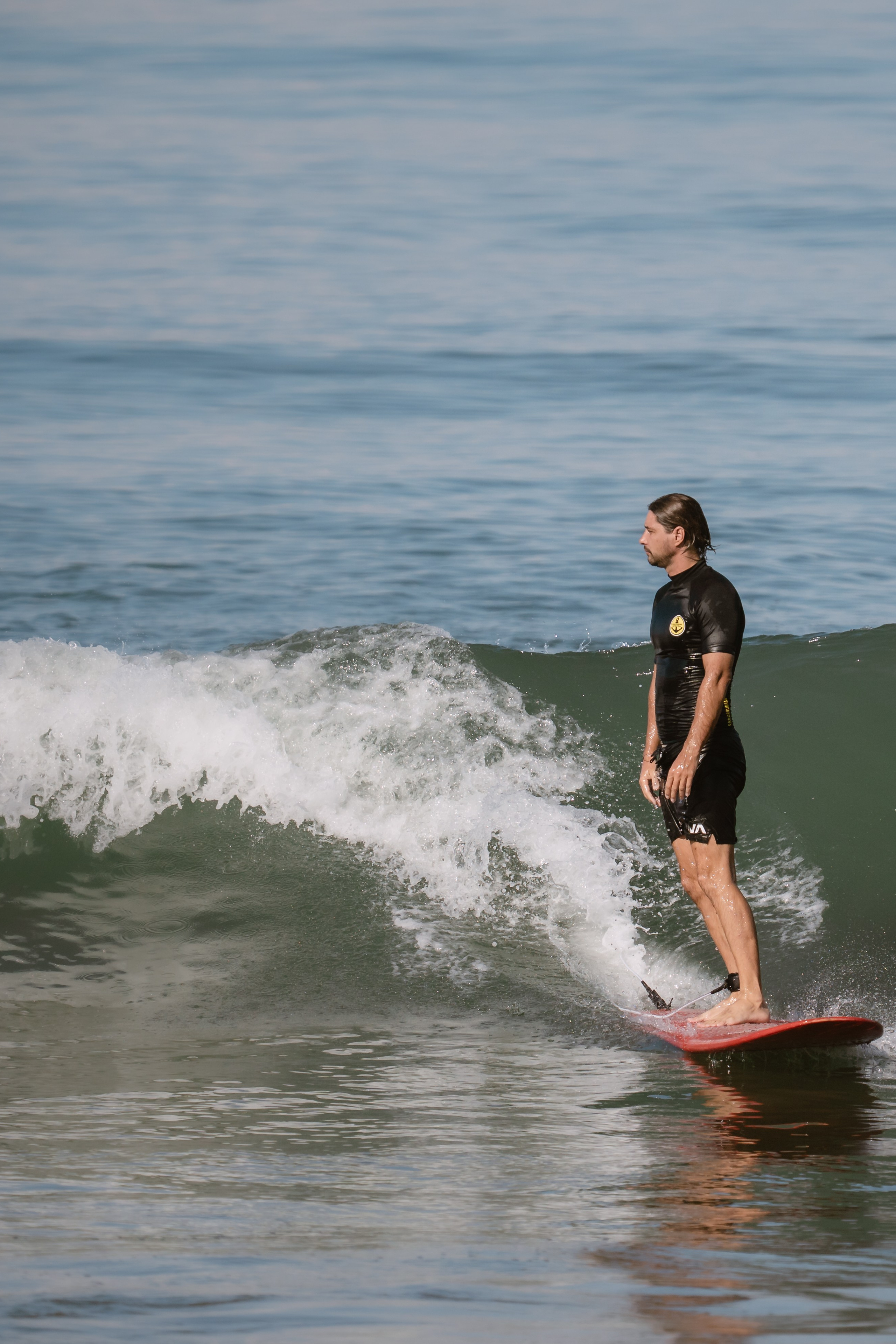 Al Leone athletes having fun surfing in the Pacific Ocean. Сергей Зворыгин