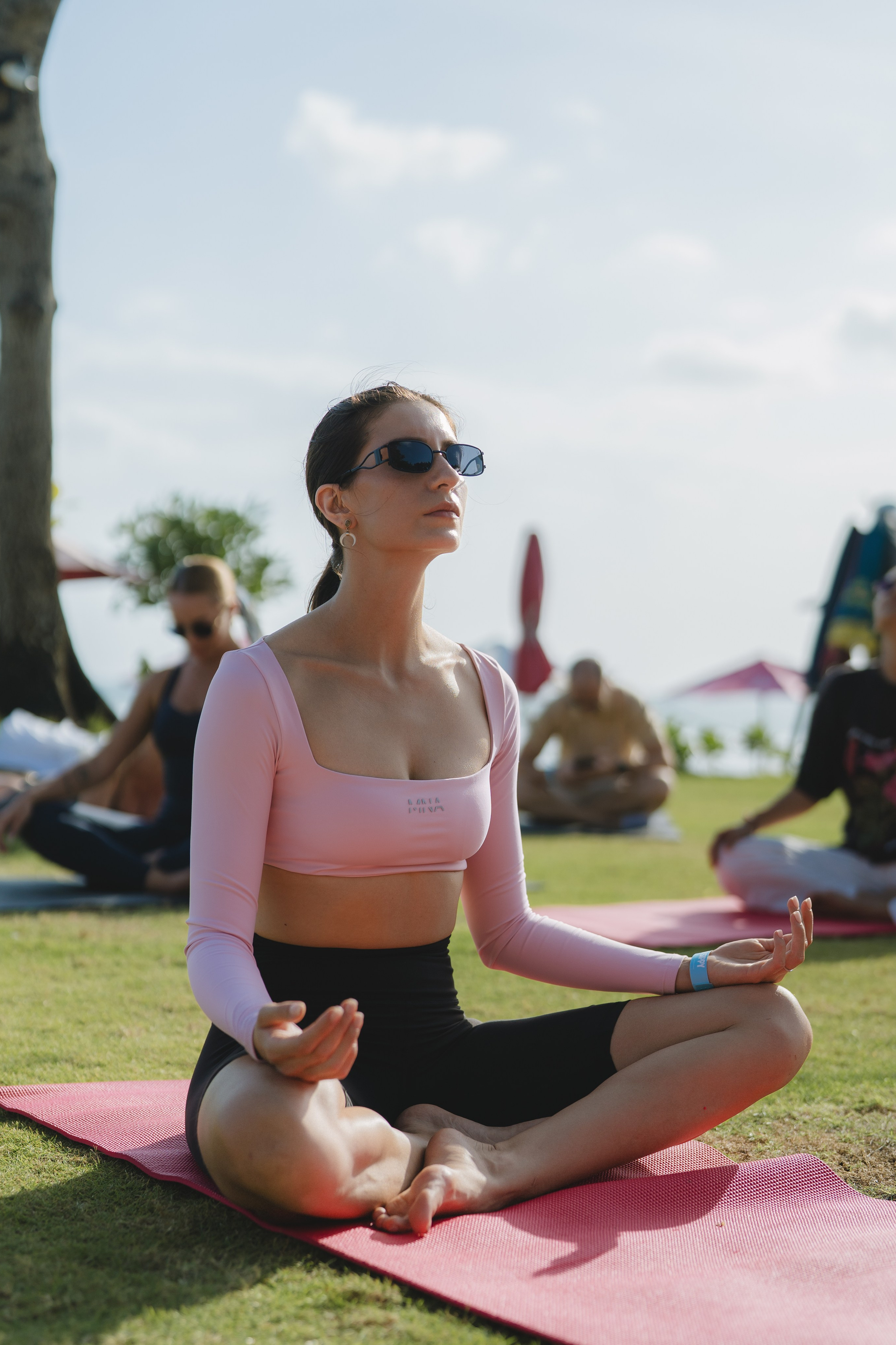 TEUS Group, Agents Yoga session by the Ocean. Сергей Зворыгин