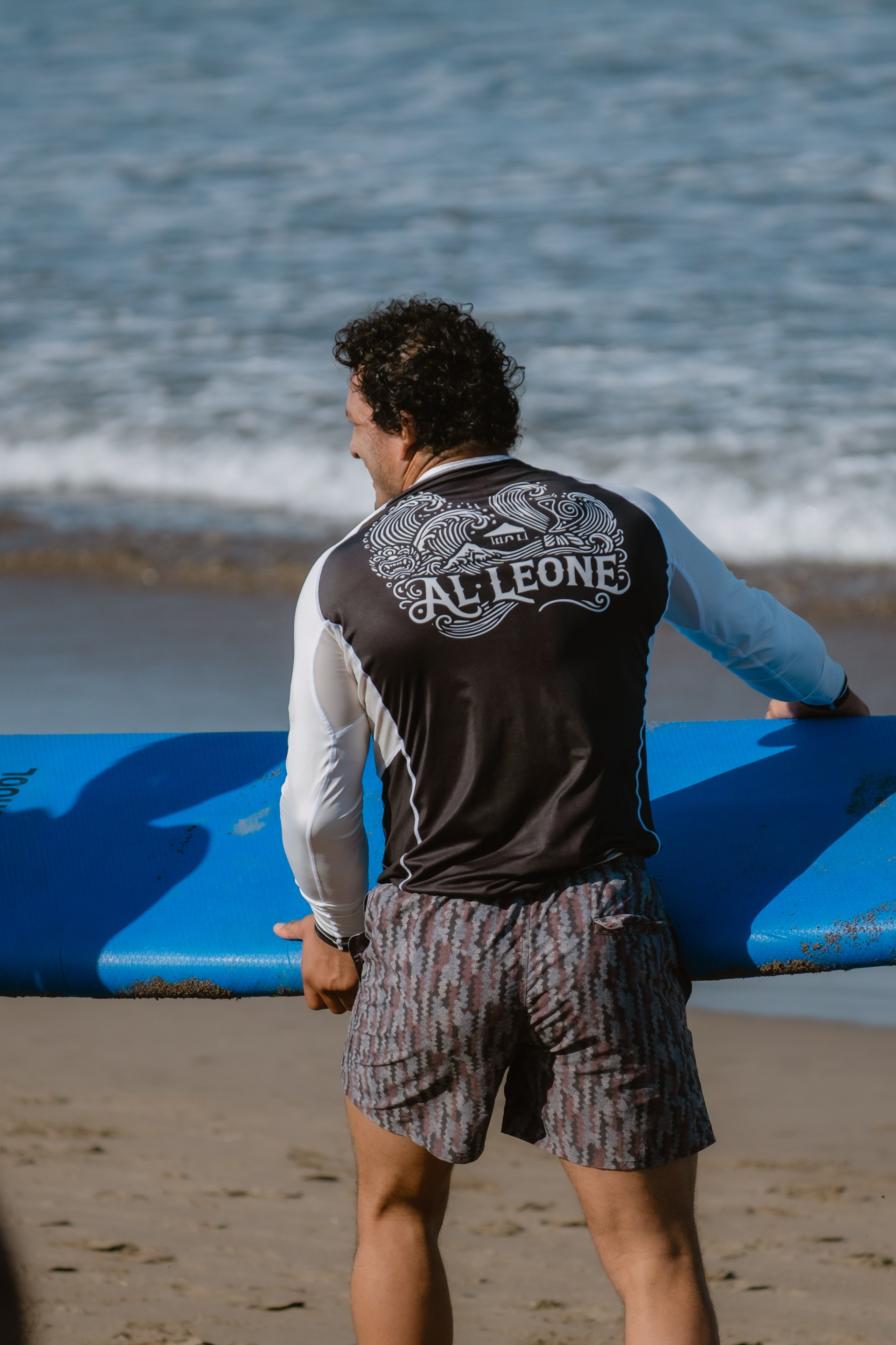 Al Leone athletes having fun surfing in the Pacific Ocean. Сергей Зворыгин