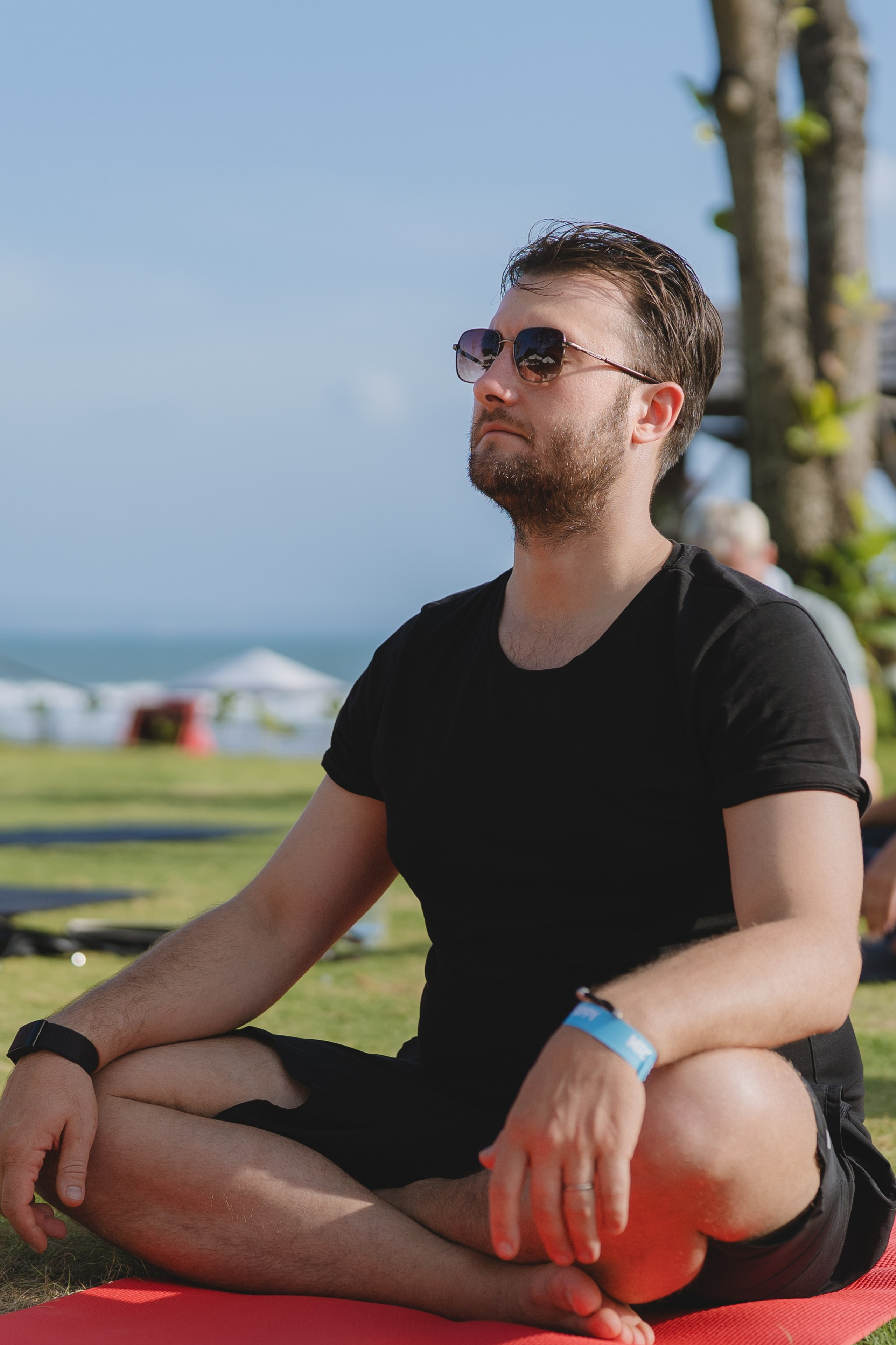 TEUS Group, Agents Yoga session by the Ocean. Сергей Зворыгин