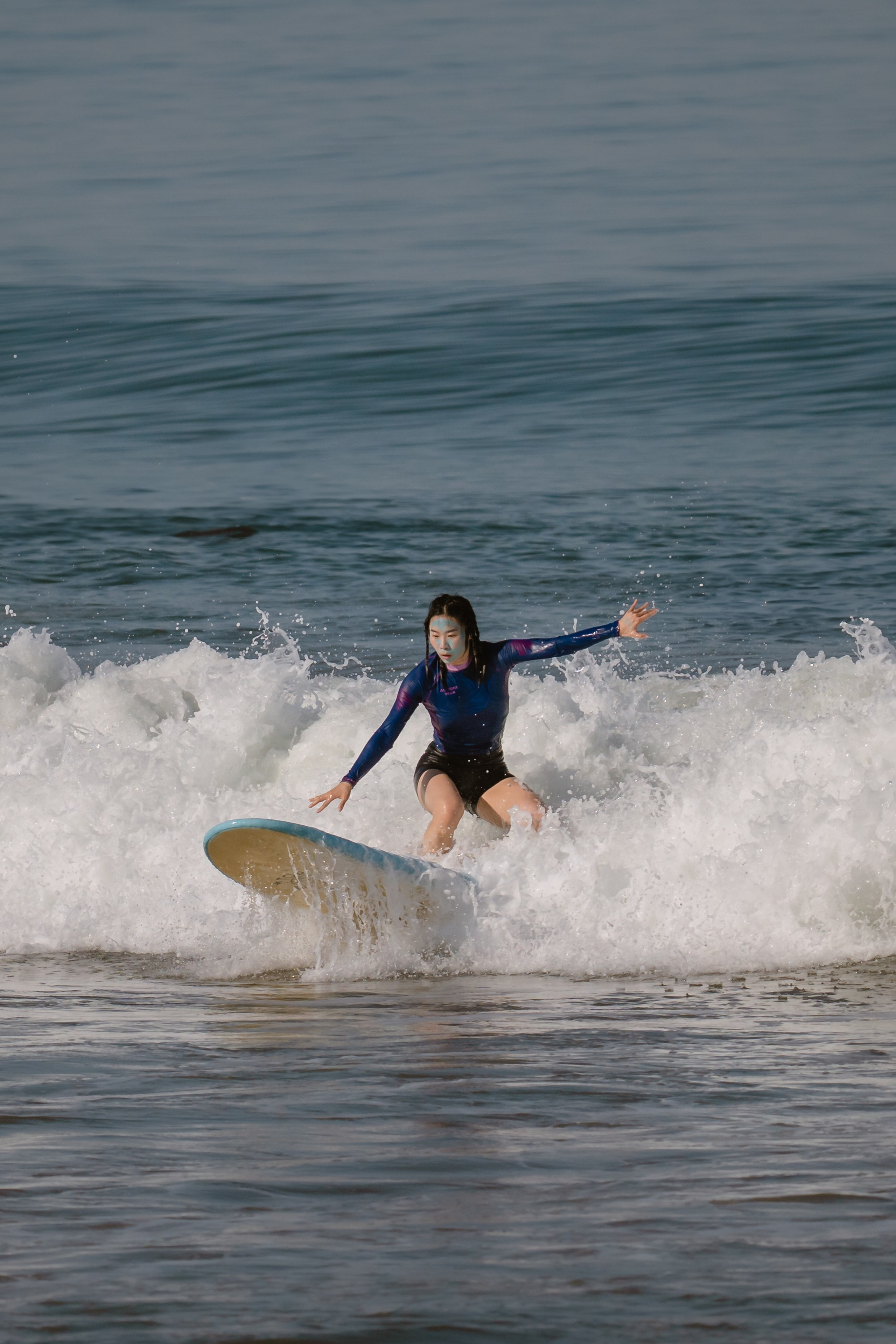 Al Leone athletes having fun surfing in the Pacific Ocean. Сергей Зворыгин