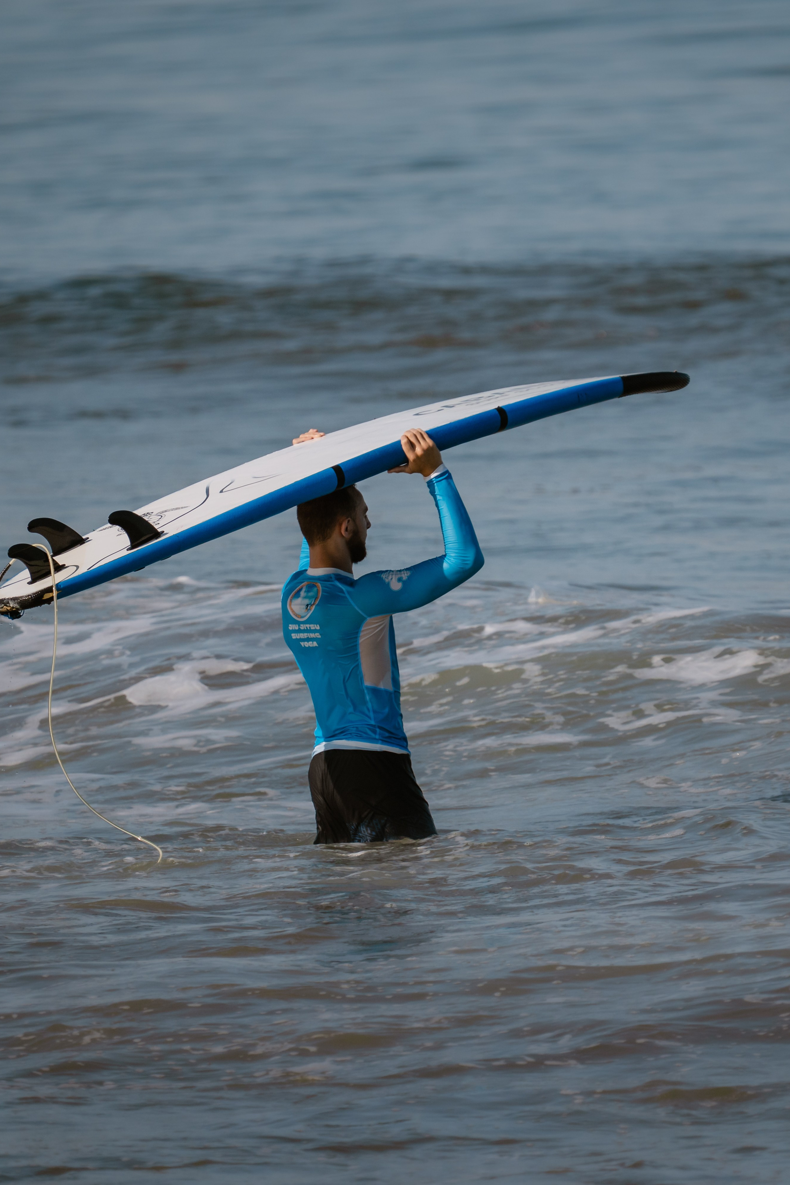 Al Leone athletes having fun surfing in the Pacific Ocean. Сергей Зворыгин