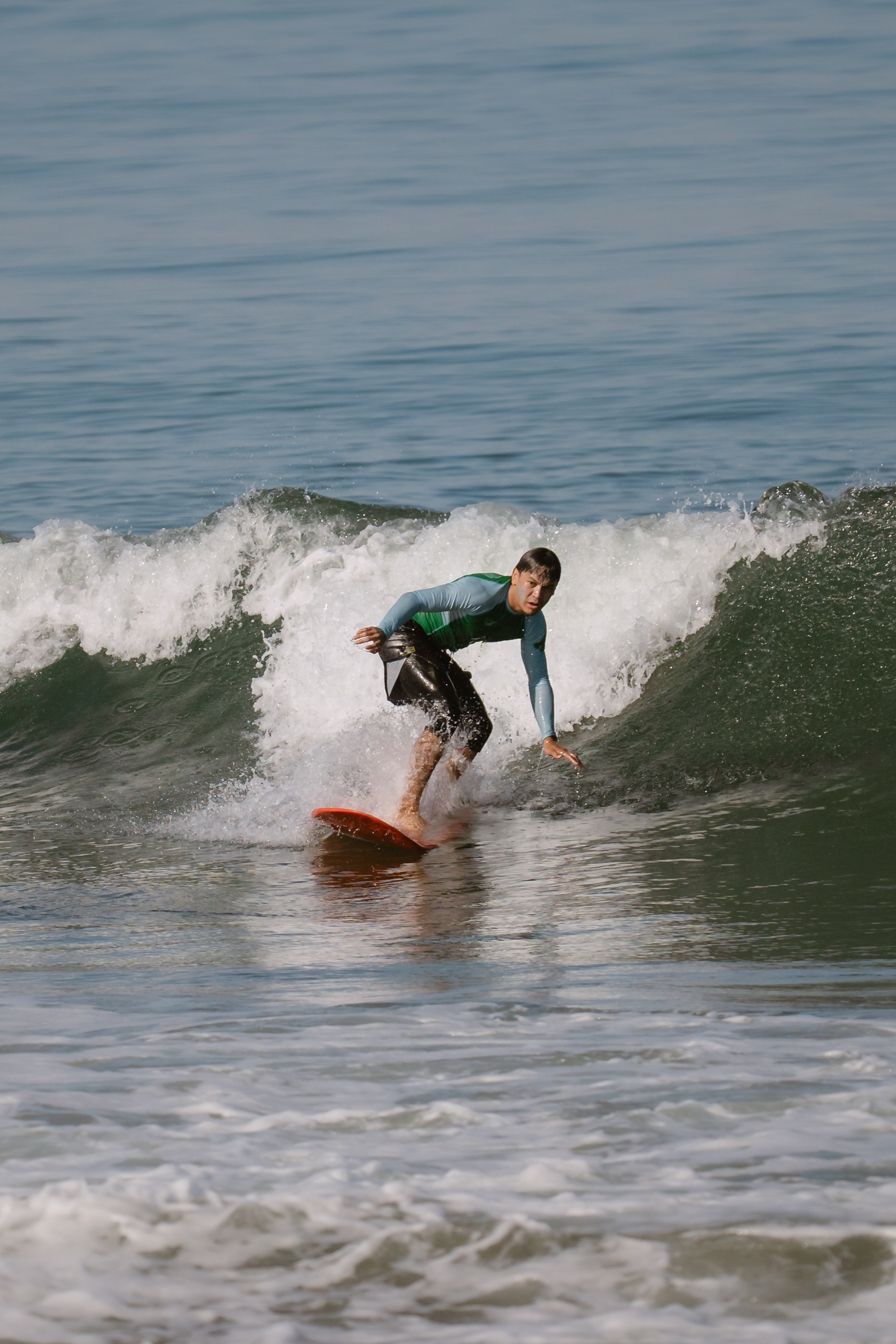 Al Leone athletes having fun surfing in the Pacific Ocean. Сергей Зворыгин