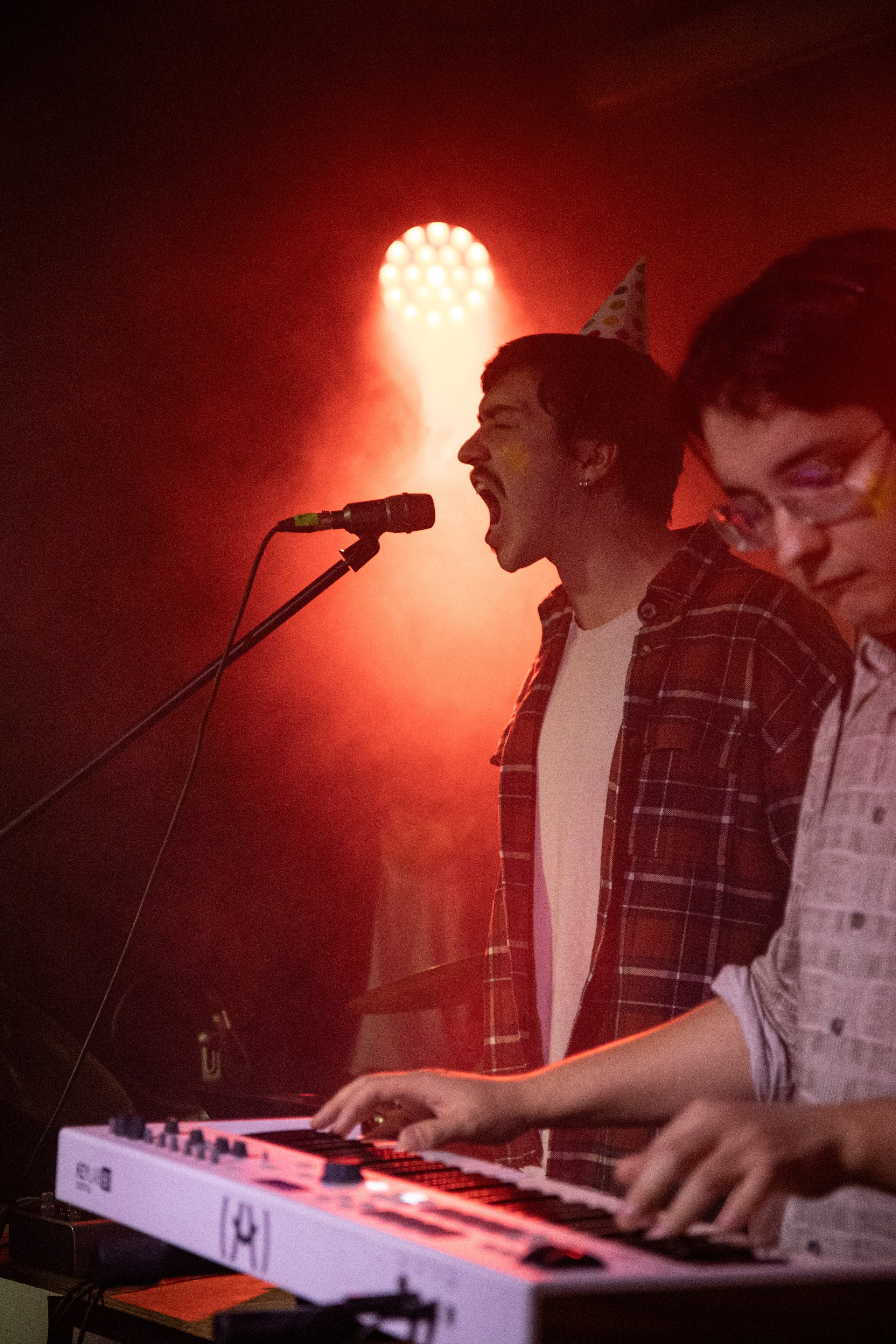 «Хватит паясничать»