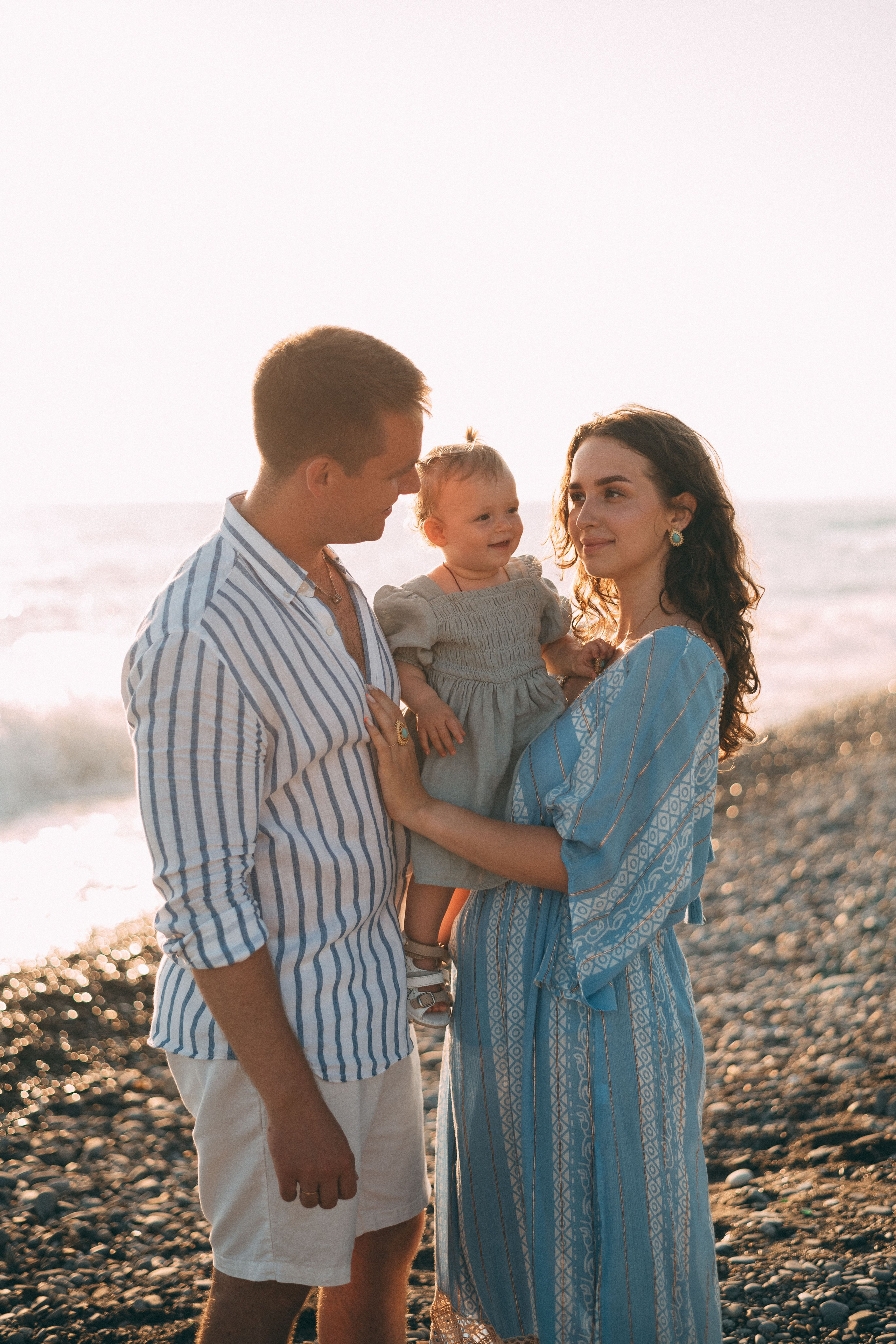 Семейная фотосессия в центре Сочи морпорт. Фотограф в Сочи — Маргарита Поганова