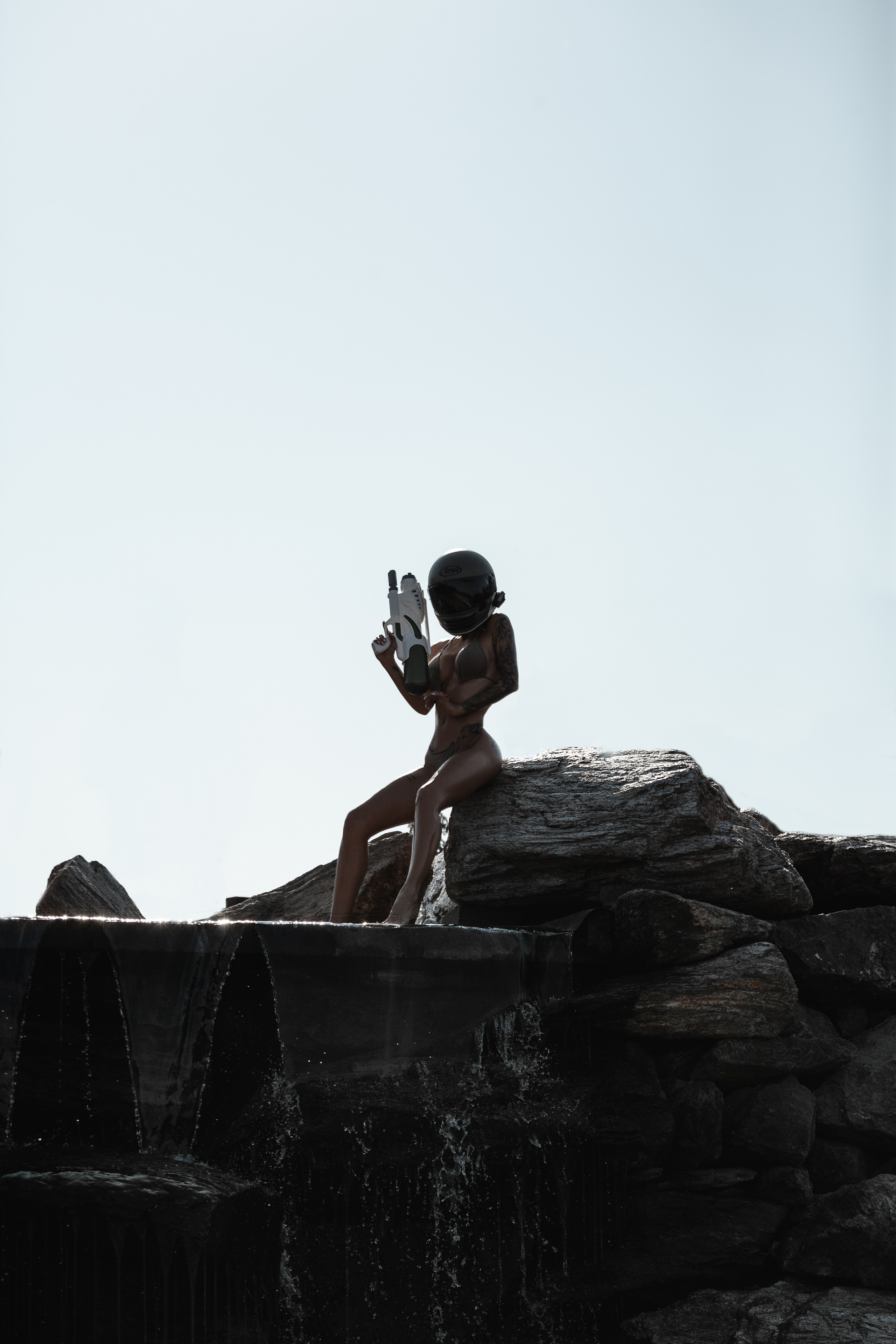 Девушка на фоне гор