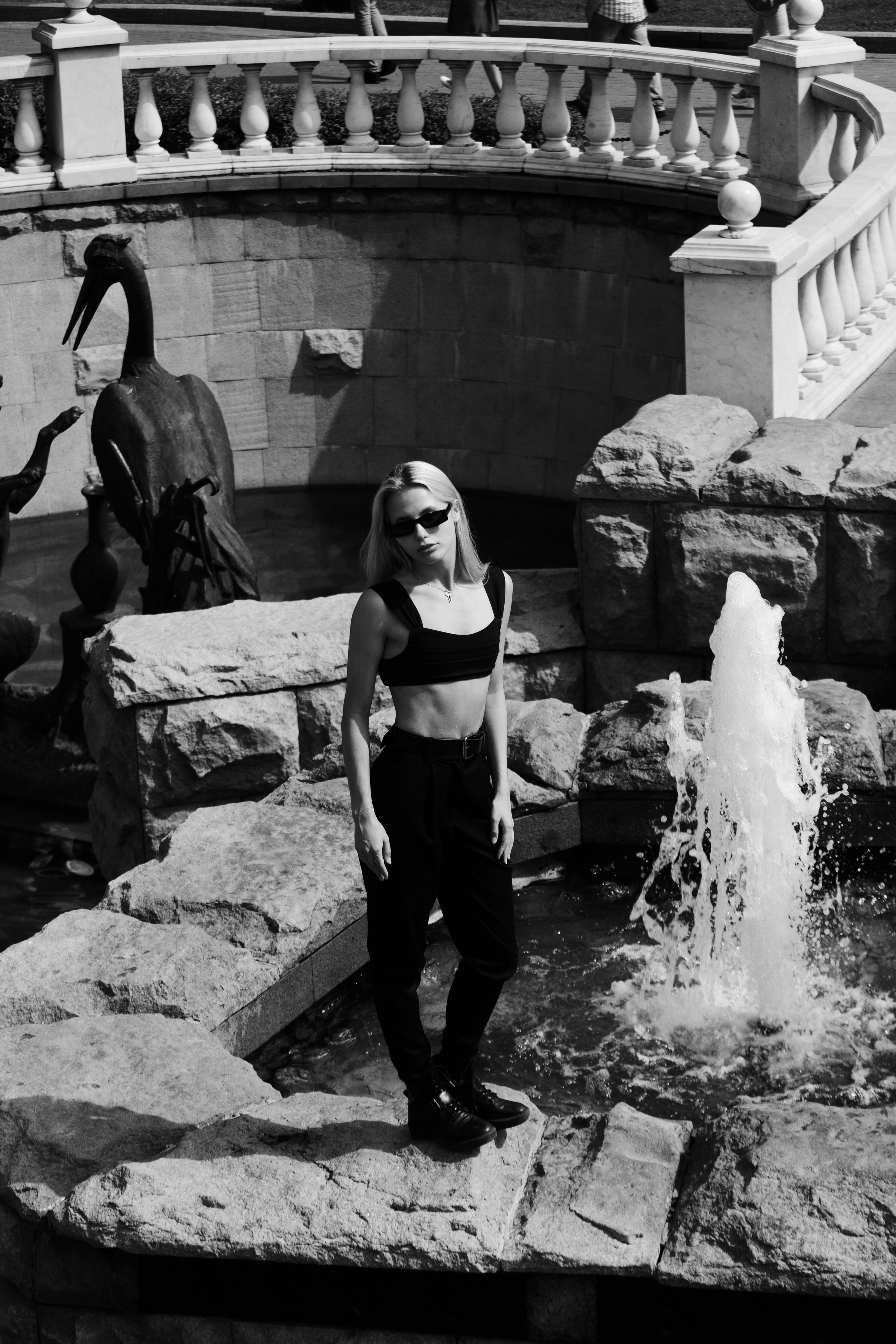 Девушка в саду