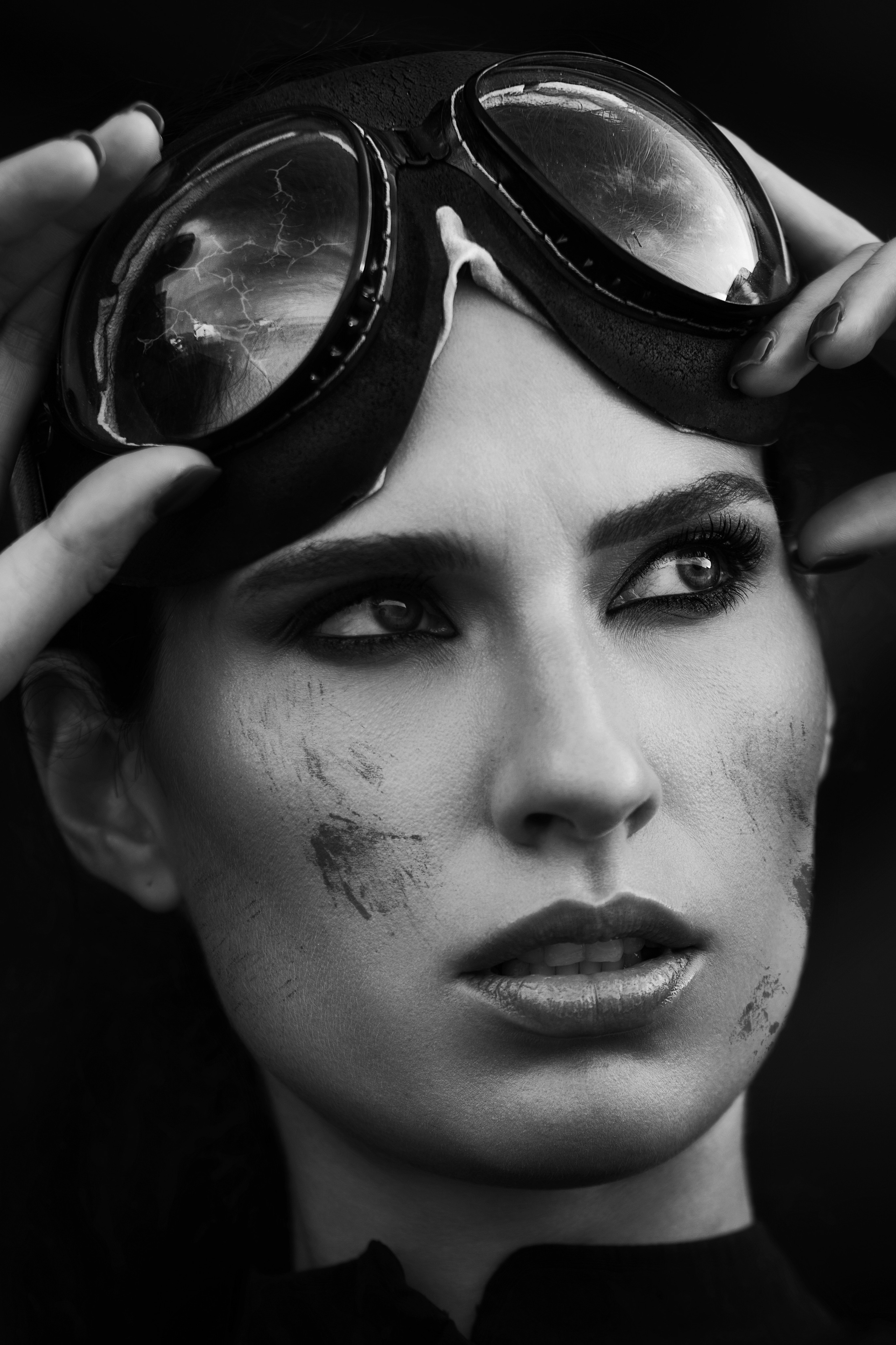 Девушка в очках