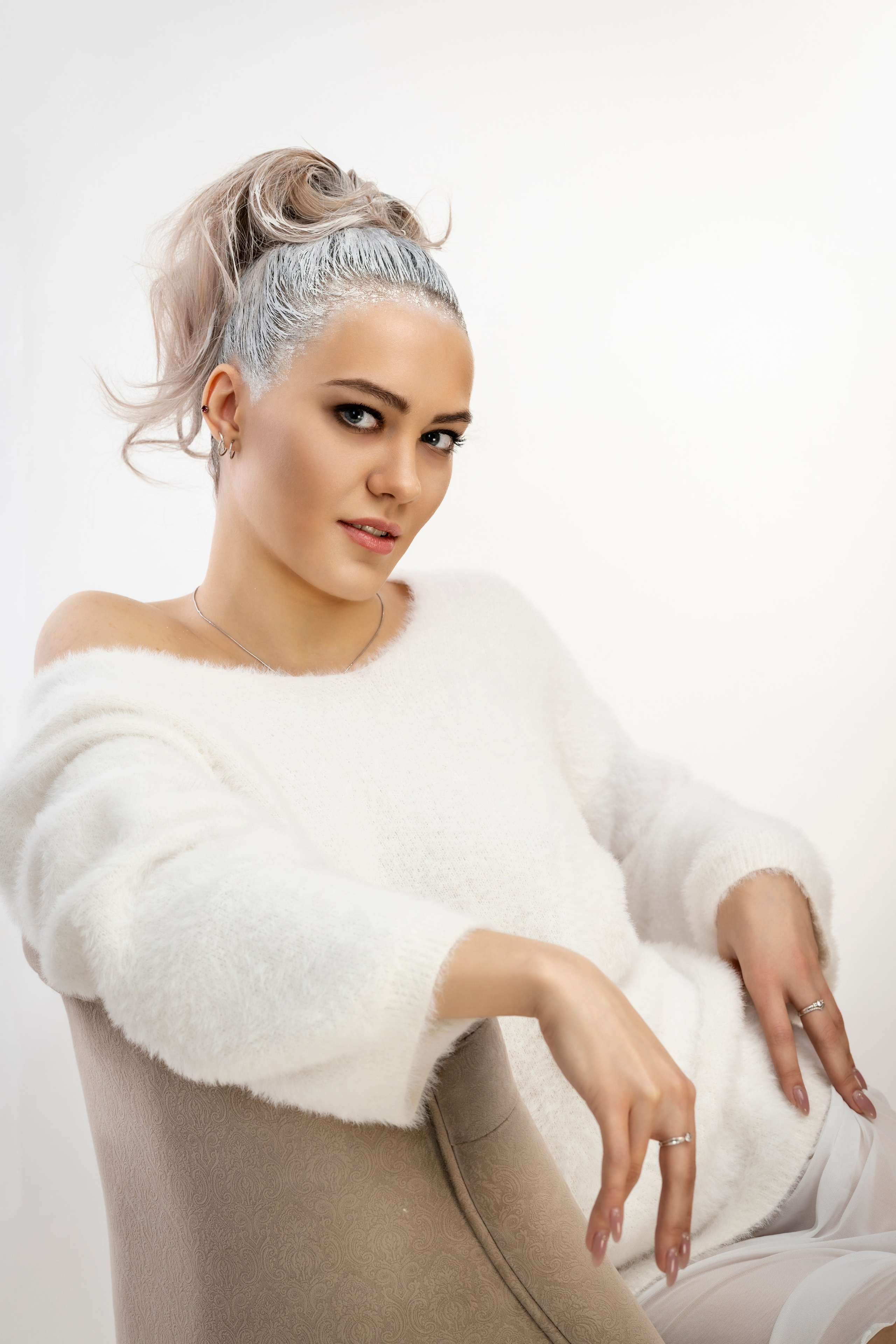 Студийный портрет в высоком ключе