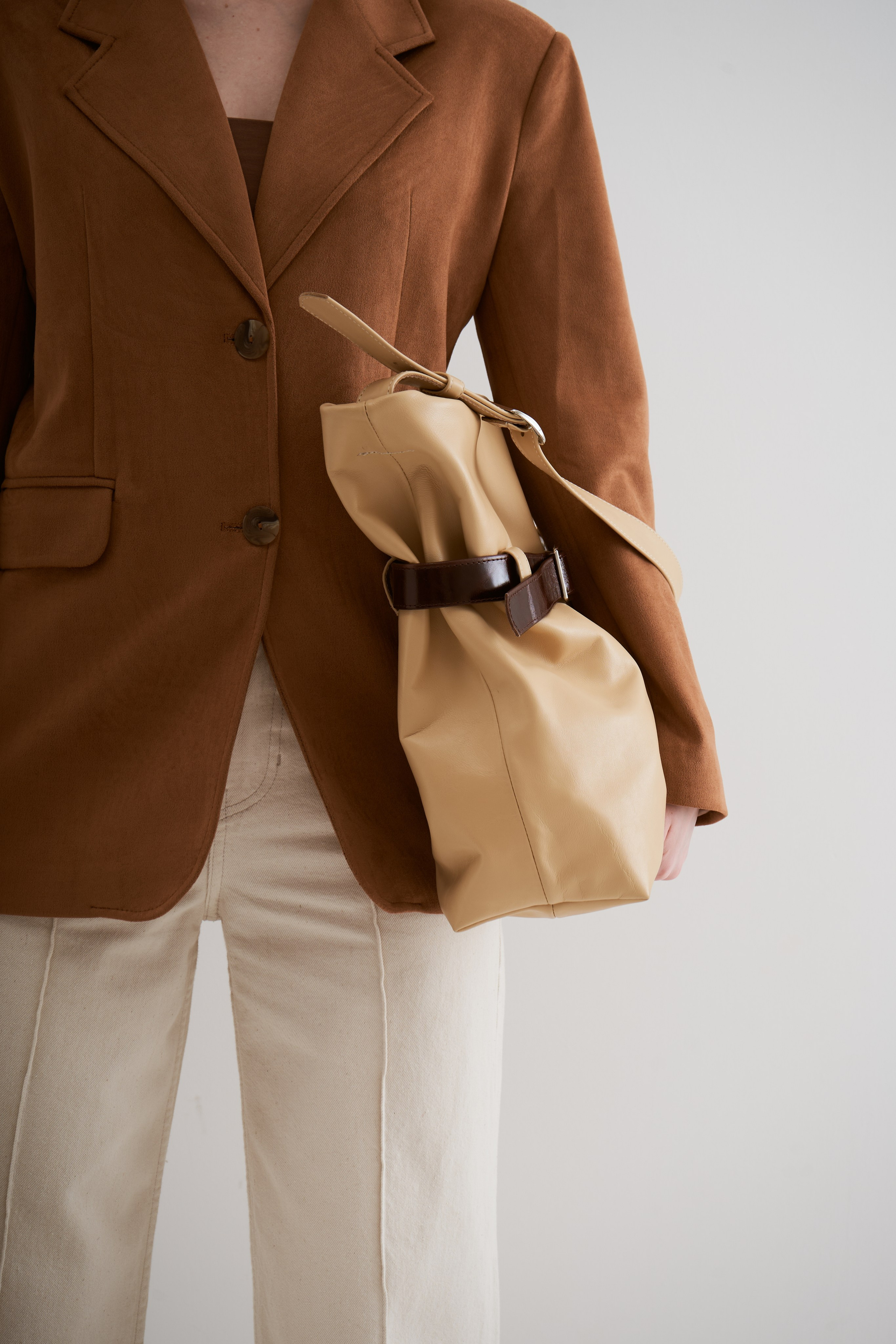 TANARS LEATHER SPRING. СЪЕМКИ ДЛЯ МАРКЕТПЛЕЙСОВ И БРЕНДОВ В РОСТОВЕ И МОСКВЕ