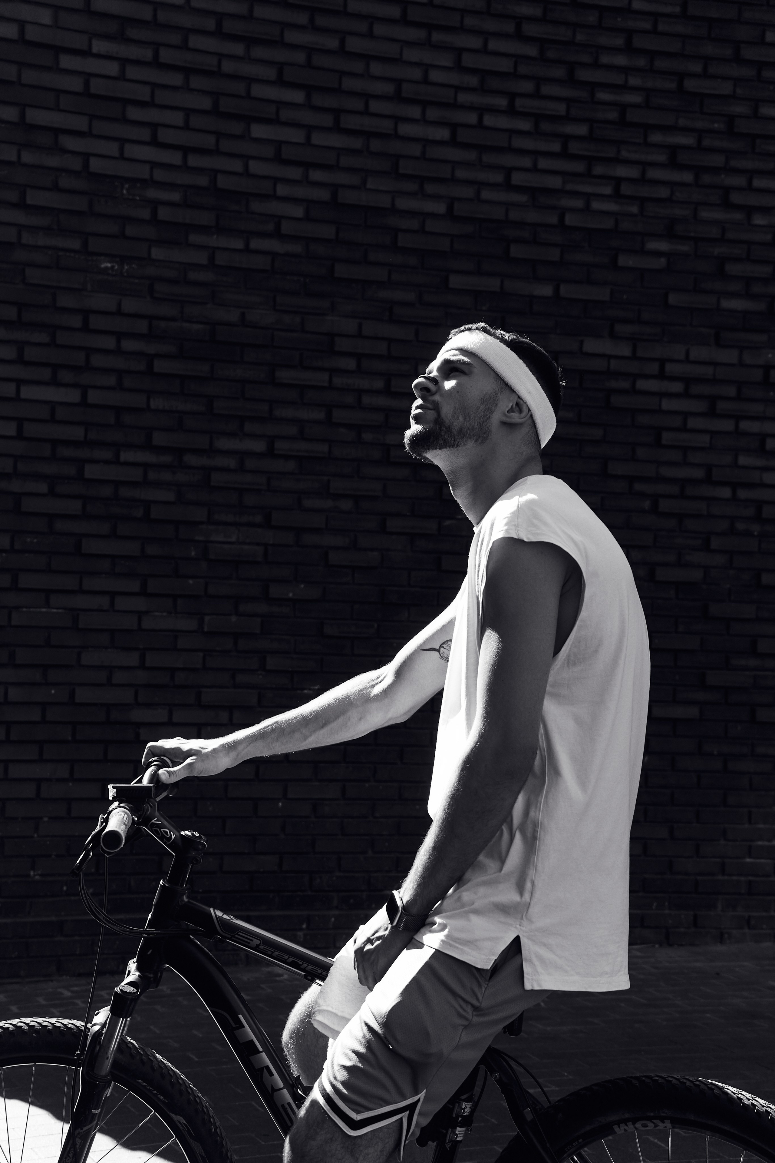 INWHALES. СЪЕМКИ ДЛЯ МАРКЕТПЛЕЙСОВ И БРЕНДОВ В РОСТОВЕ И МОСКВЕ