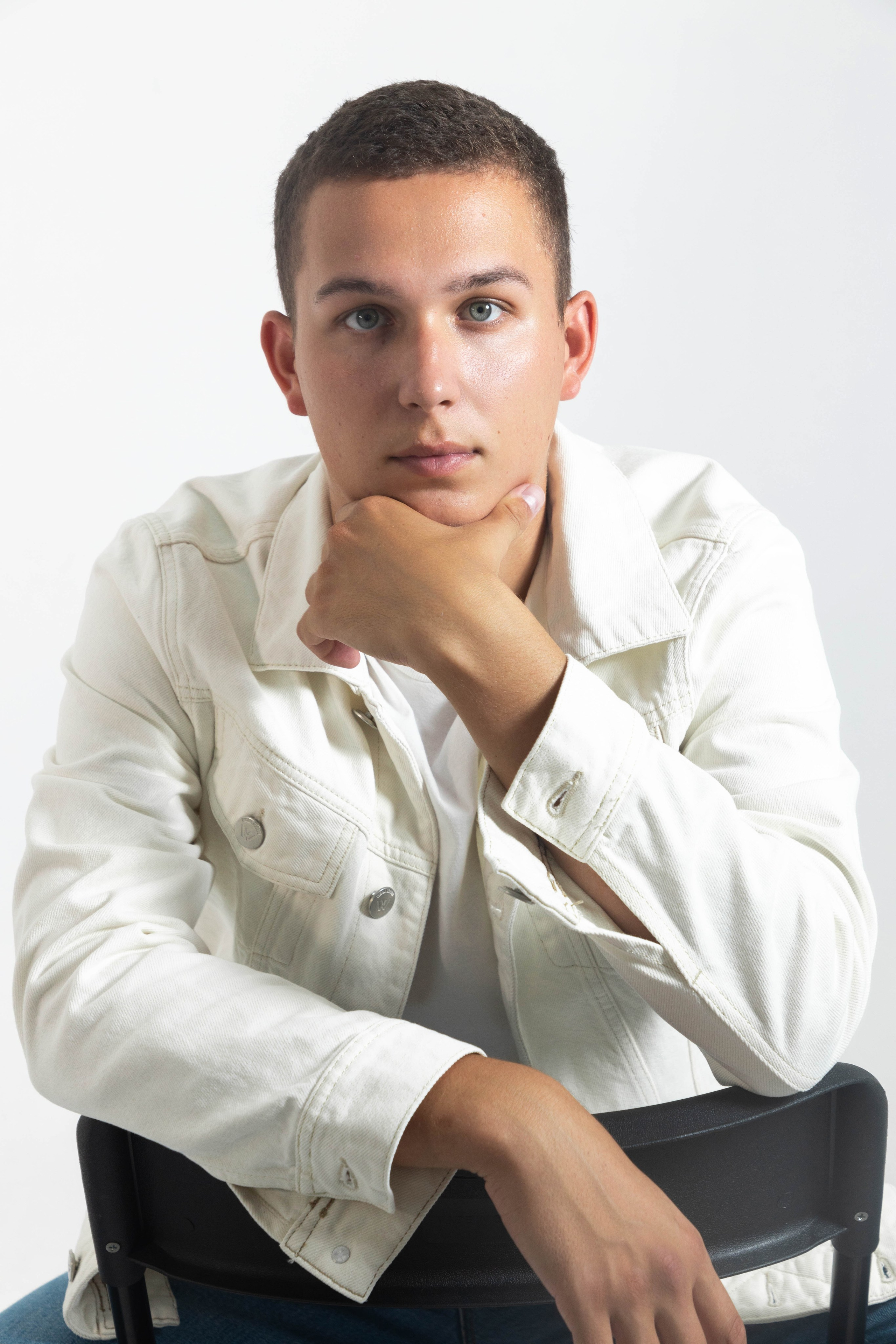 Максим, 21 год, рост 185 см