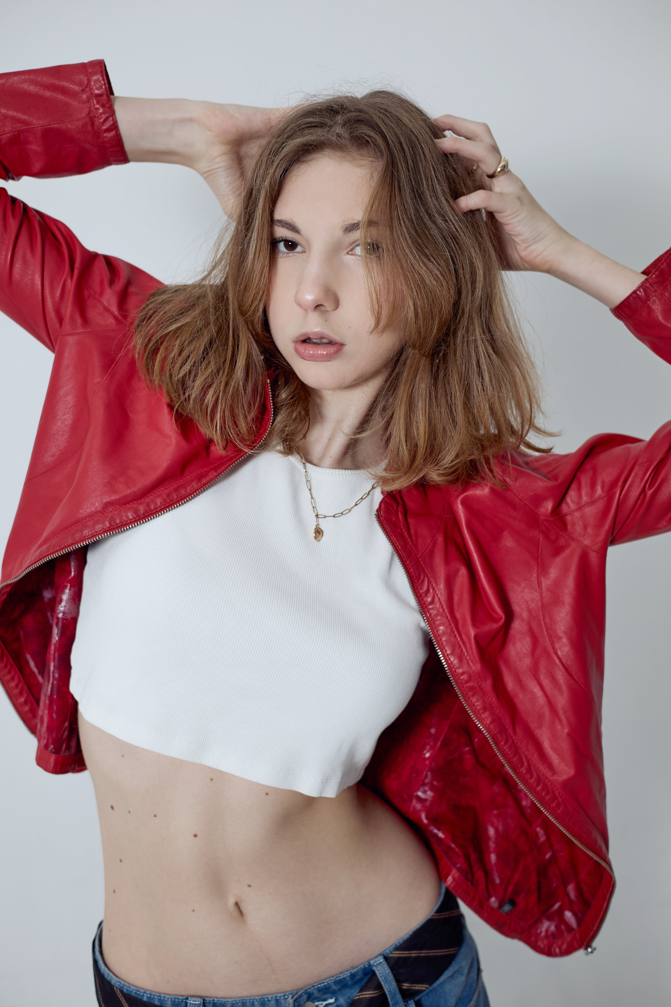 Арина, 14 лет, рост 180 см