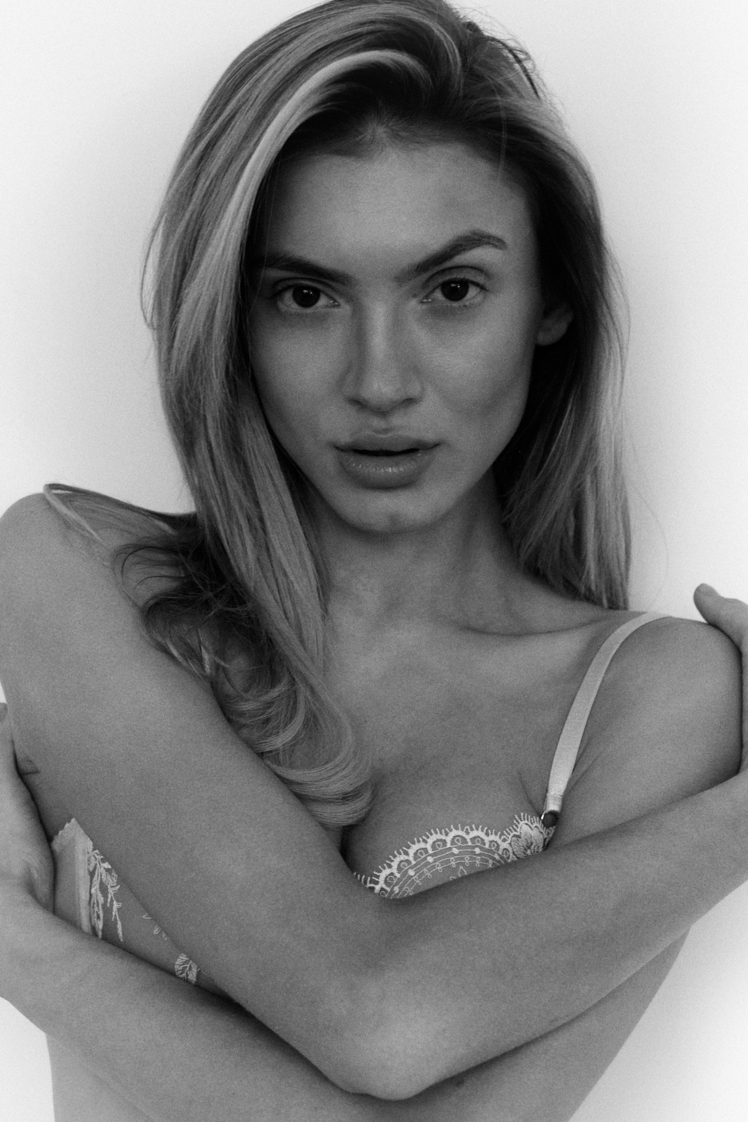 BOOK. MONSTERA MODELS
