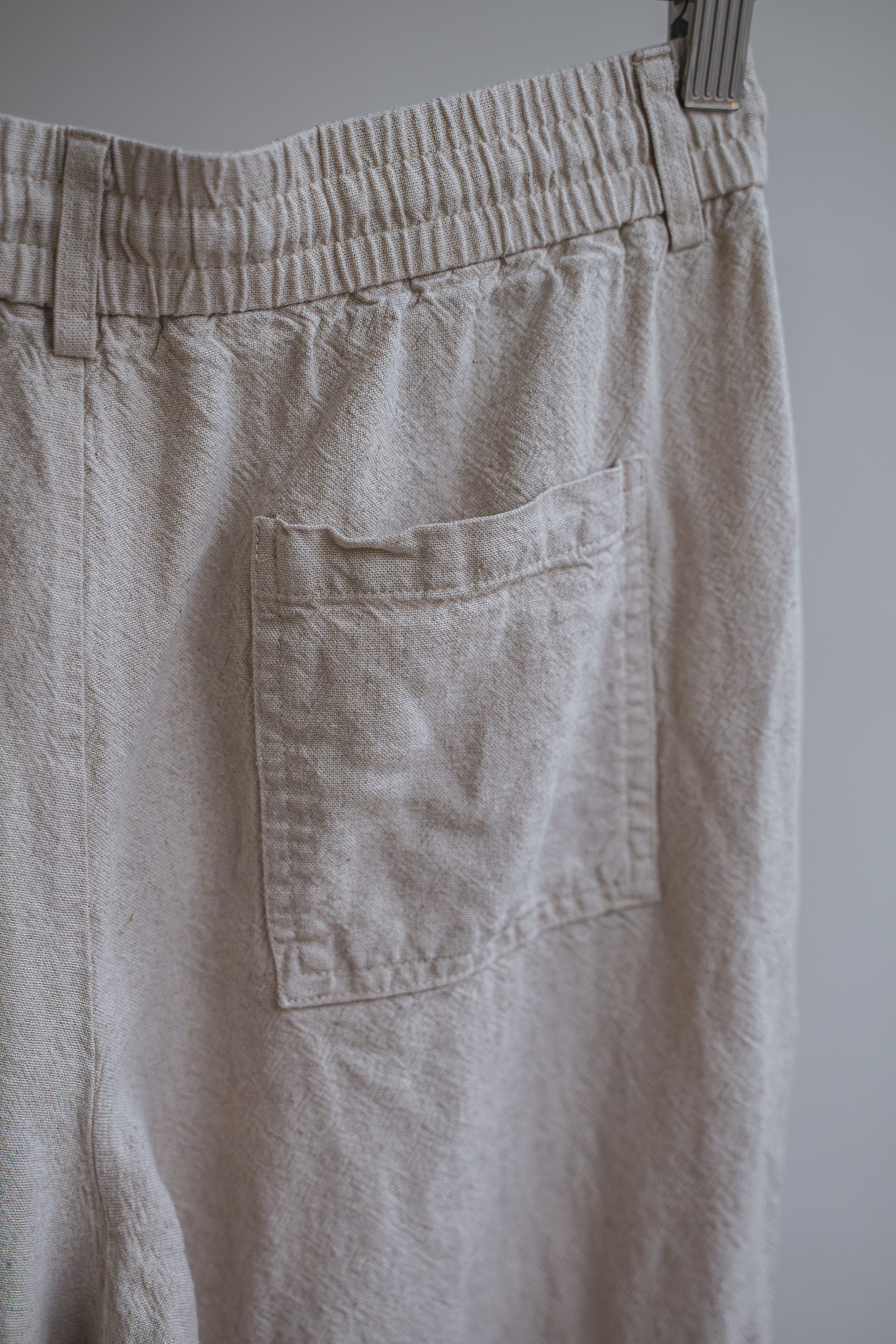 ЛЬНЯНЫЕ БЕЖЕВЫЕ БРЮКИ S. Фотостудия в Люберцах