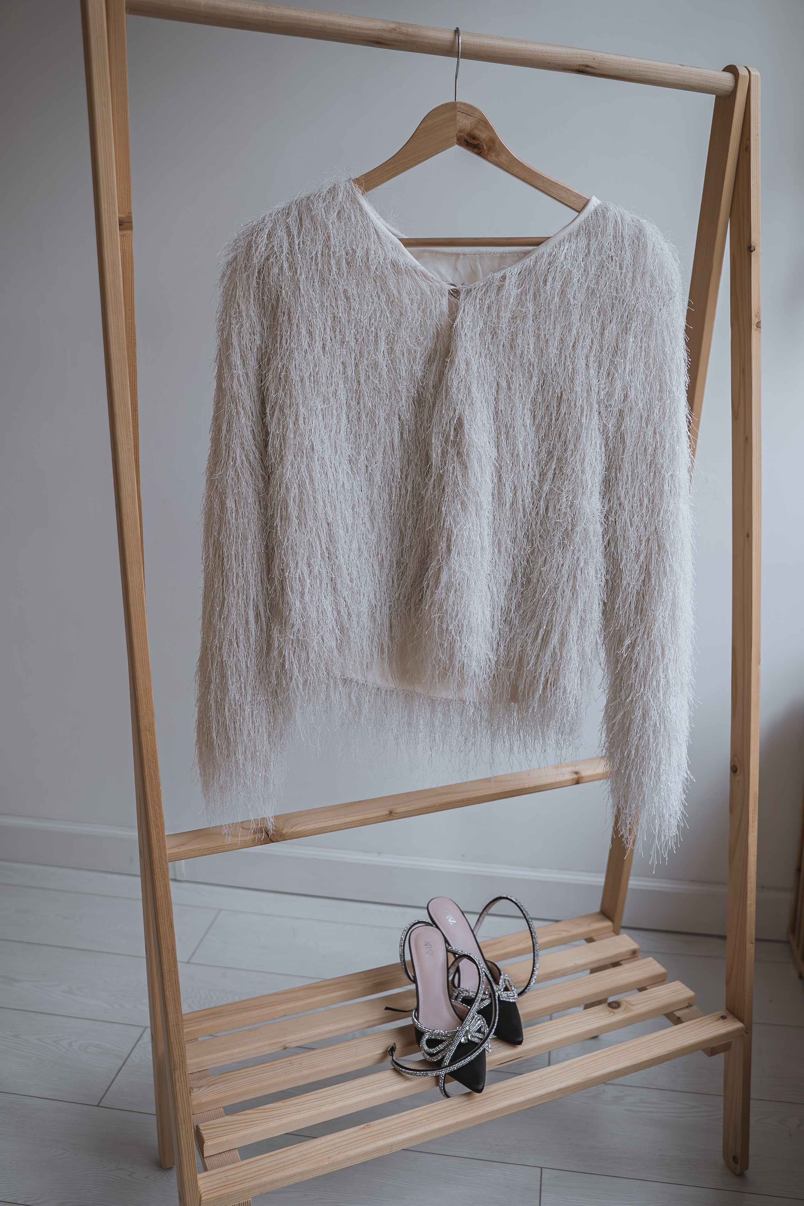 ПУШИСТАЯ БЕЖЕВАЯ ШУБКА 40-48. Фотостудия в Люберцах