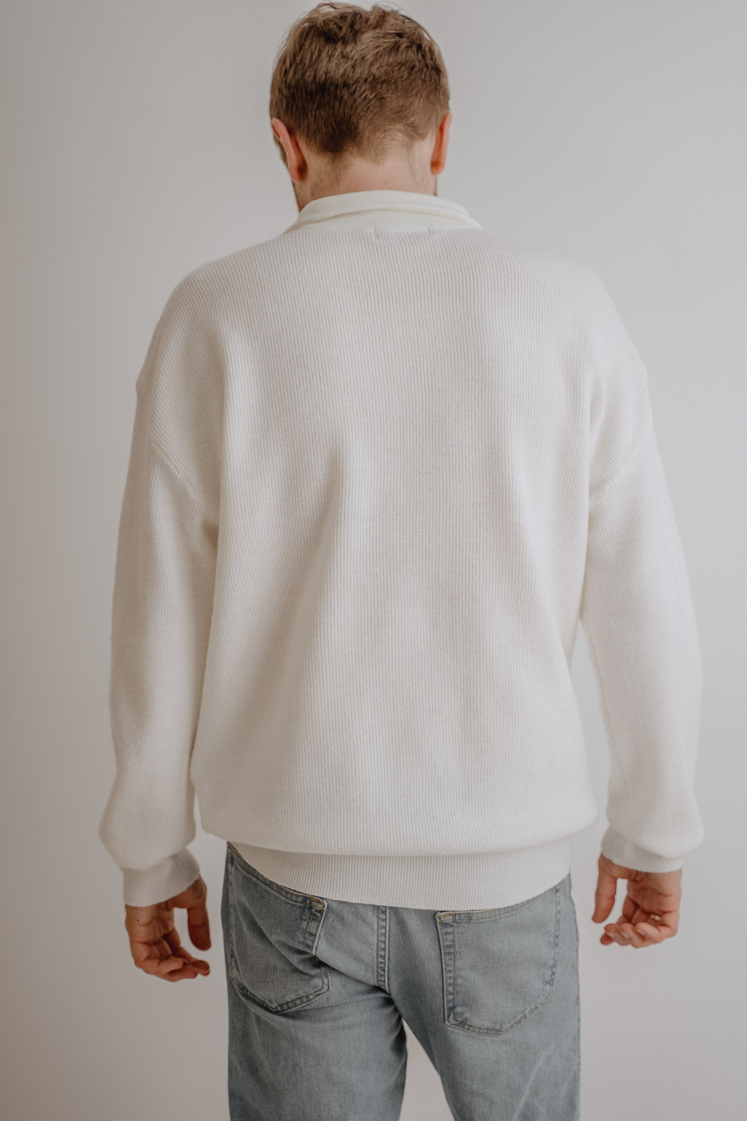 СВИТЕР БЕЛЫЙ НА МОЛНИИ XL. Фотостудия в Люберцах