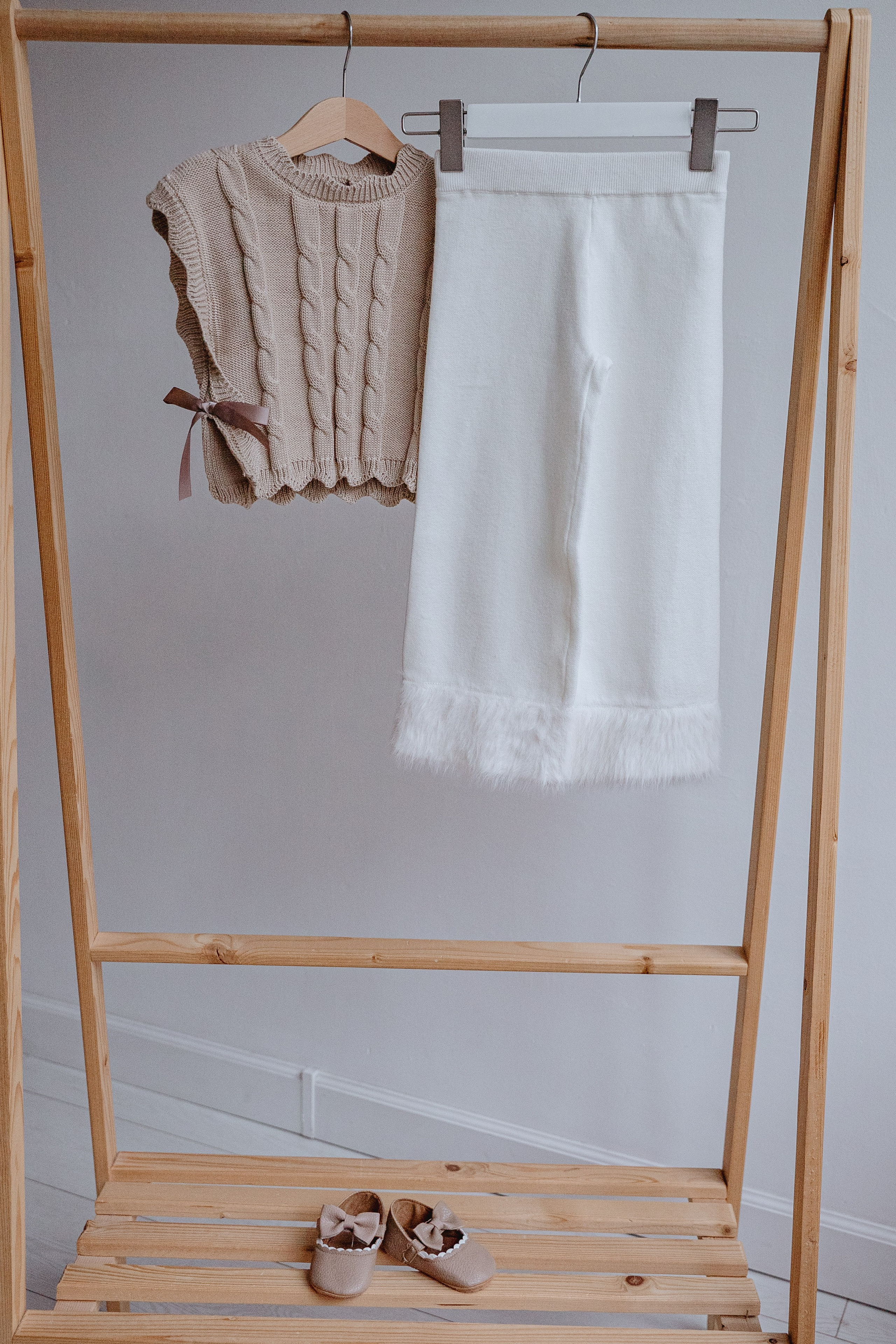 ЖИЛЕТКА ВЯЗАНАЯ 92-100. Фотостудия в Люберцах