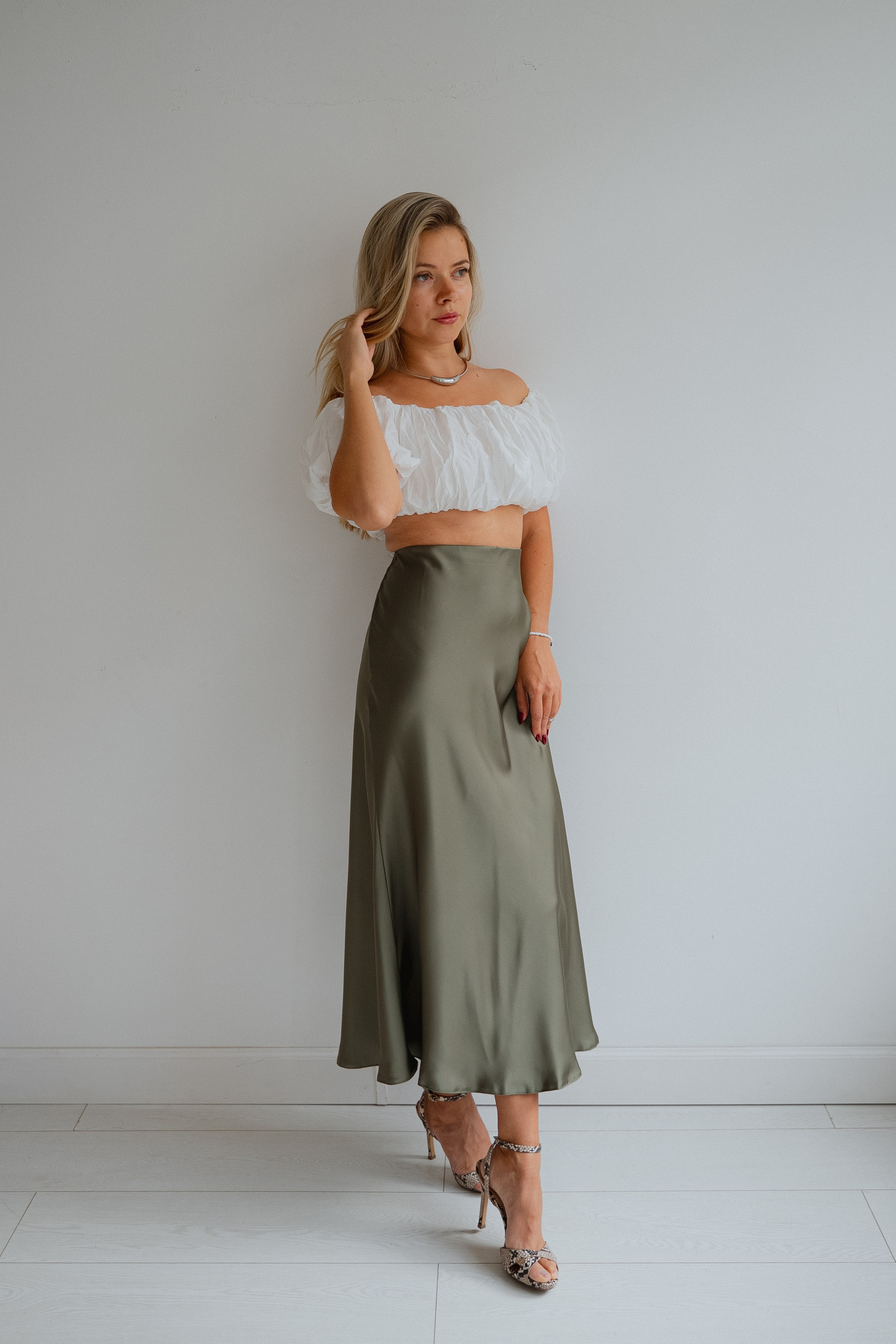 ШЕЛКОВАЯ ЮБКА ОЛИВКОВАЯ. Фотостудия в Люберцах