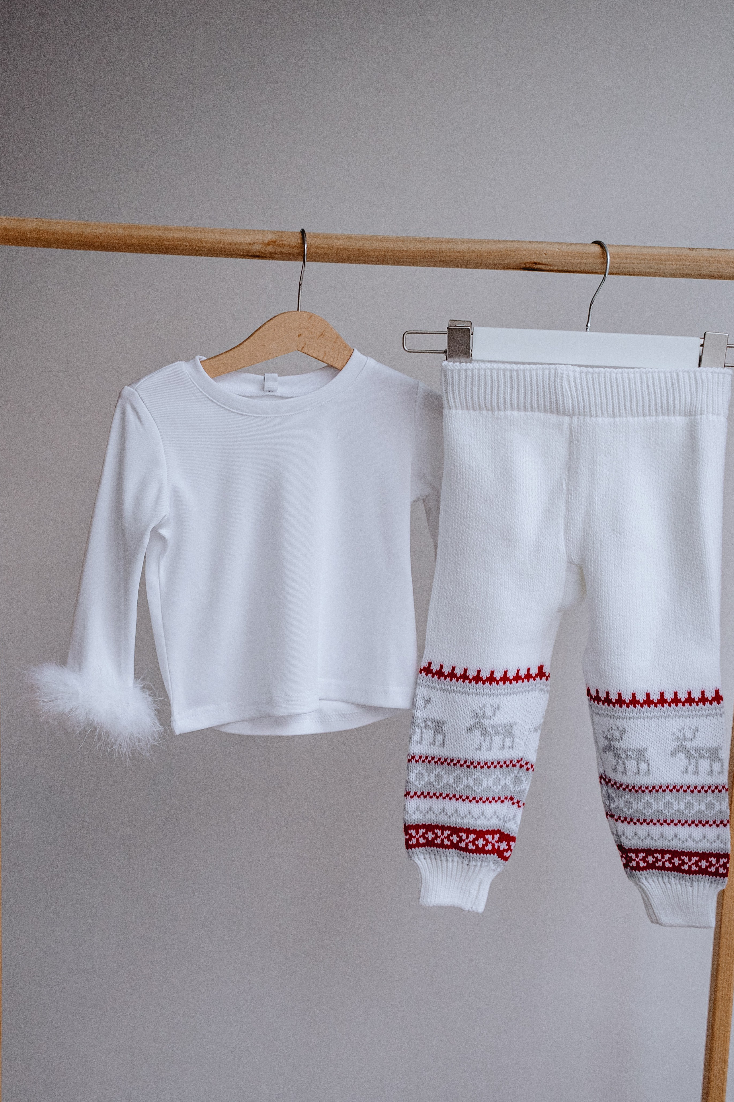 ВЯЗАНЫЕ ШТАНЫ С ОЛЕНЯМИ 98-104. Фотостудия в Люберцах