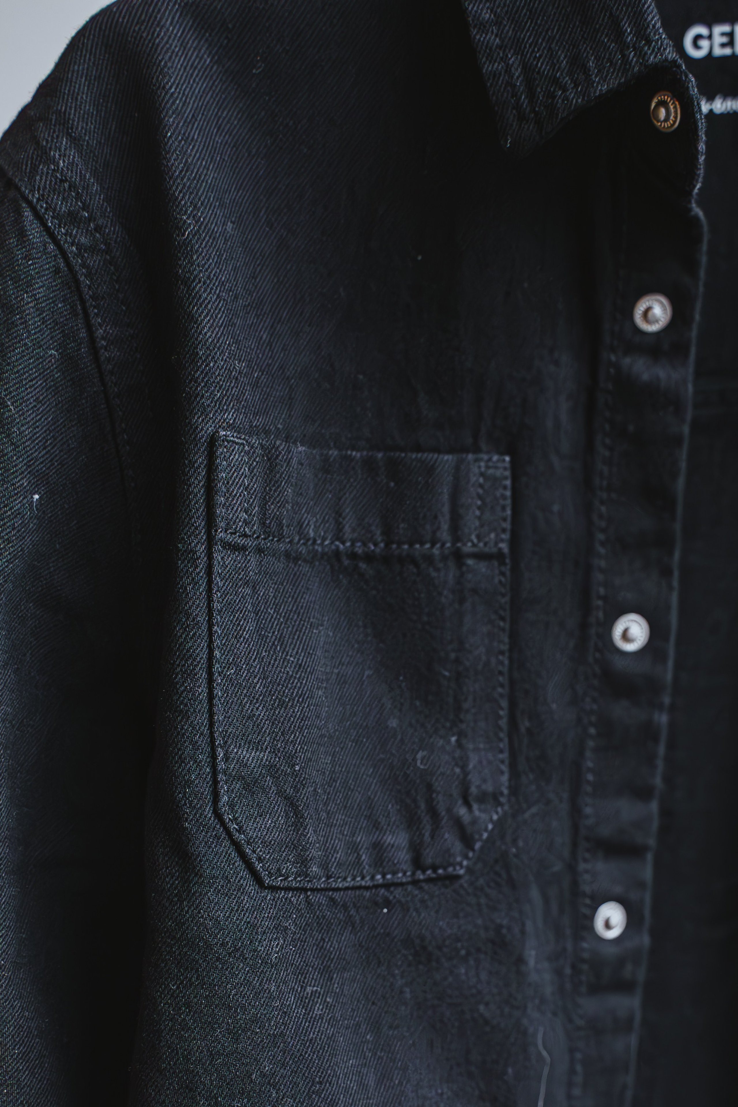 РУБАШКА ЧЕРНАЯ ДЖИНСОВАЯ 116-120. Фотостудия в Люберцах