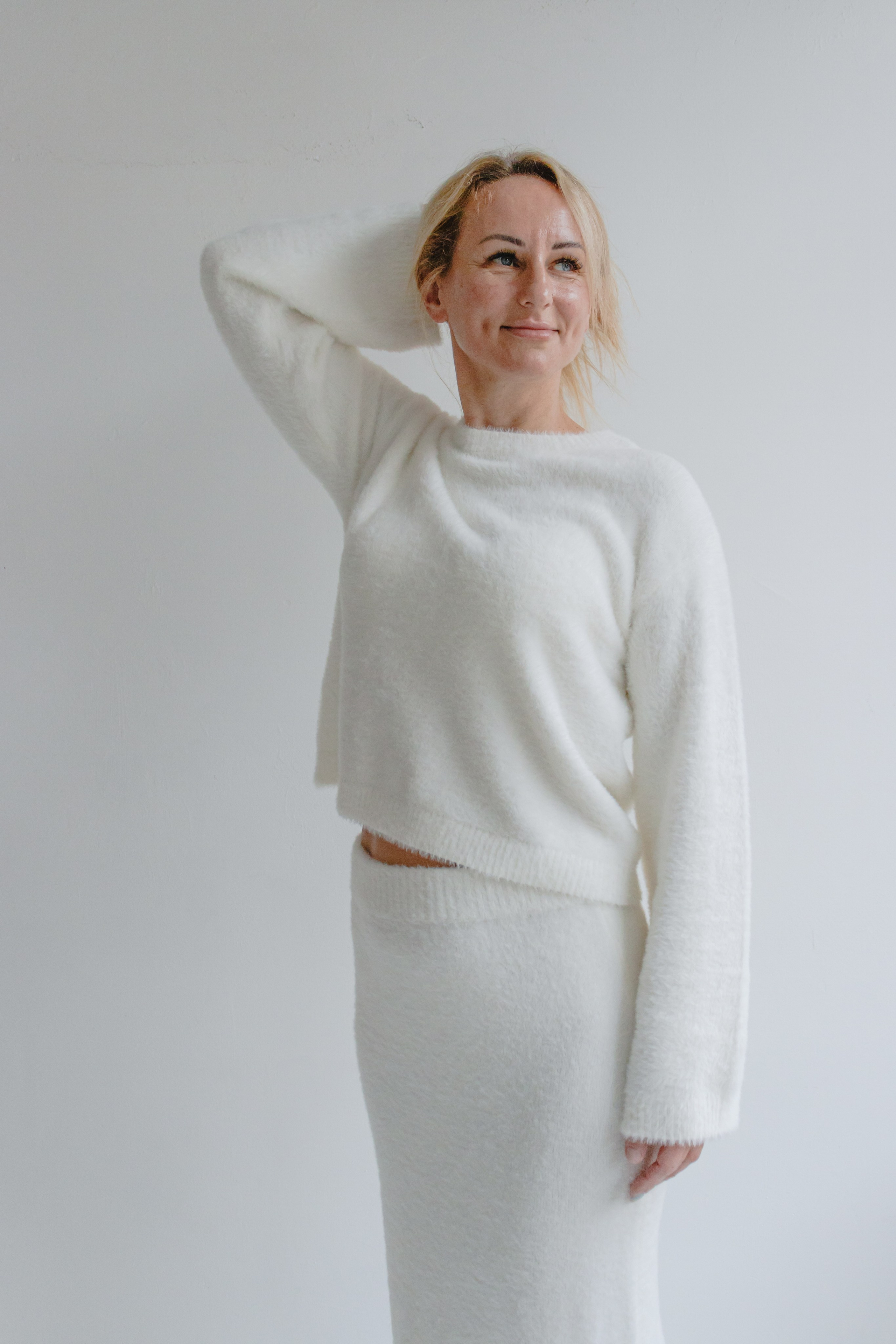 КОСТЮМ ВЯЗАНЫЙ БЕЛЫЙ 42-50. Фотостудия в Люберцах