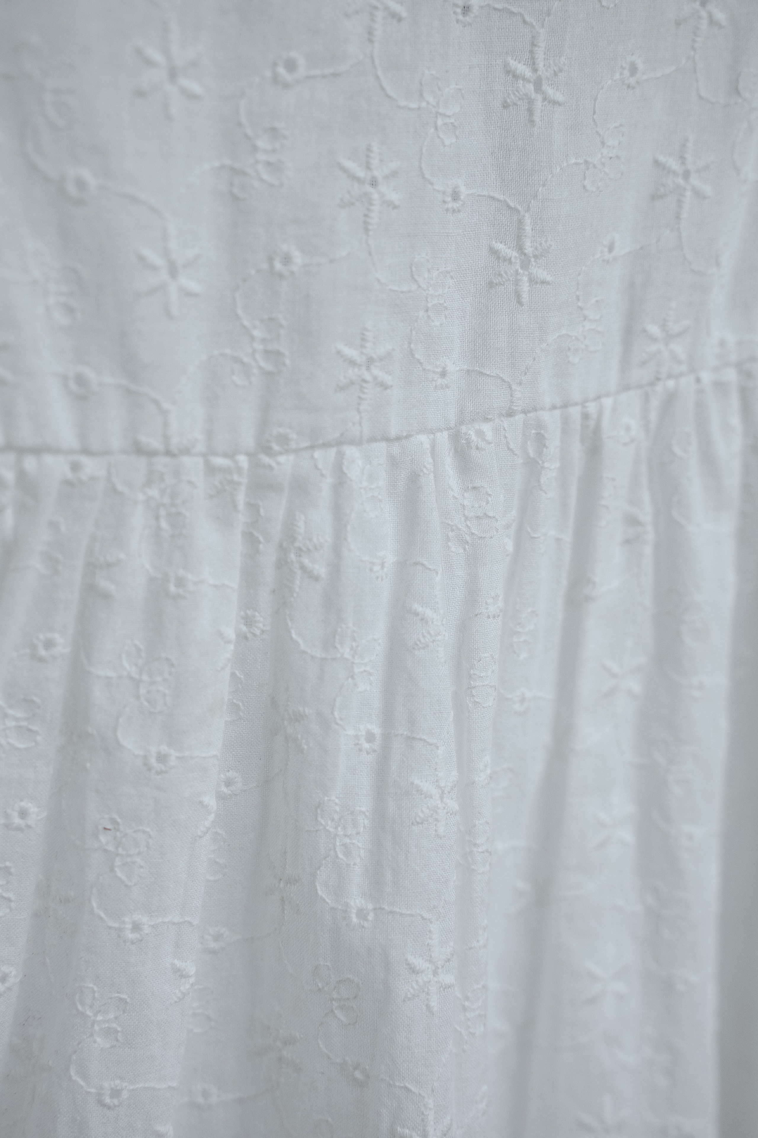 ПЛАТЬЕ БЕЛОЕ С ВЫШИВКОЙ 96-105. Фотостудия в Люберцах