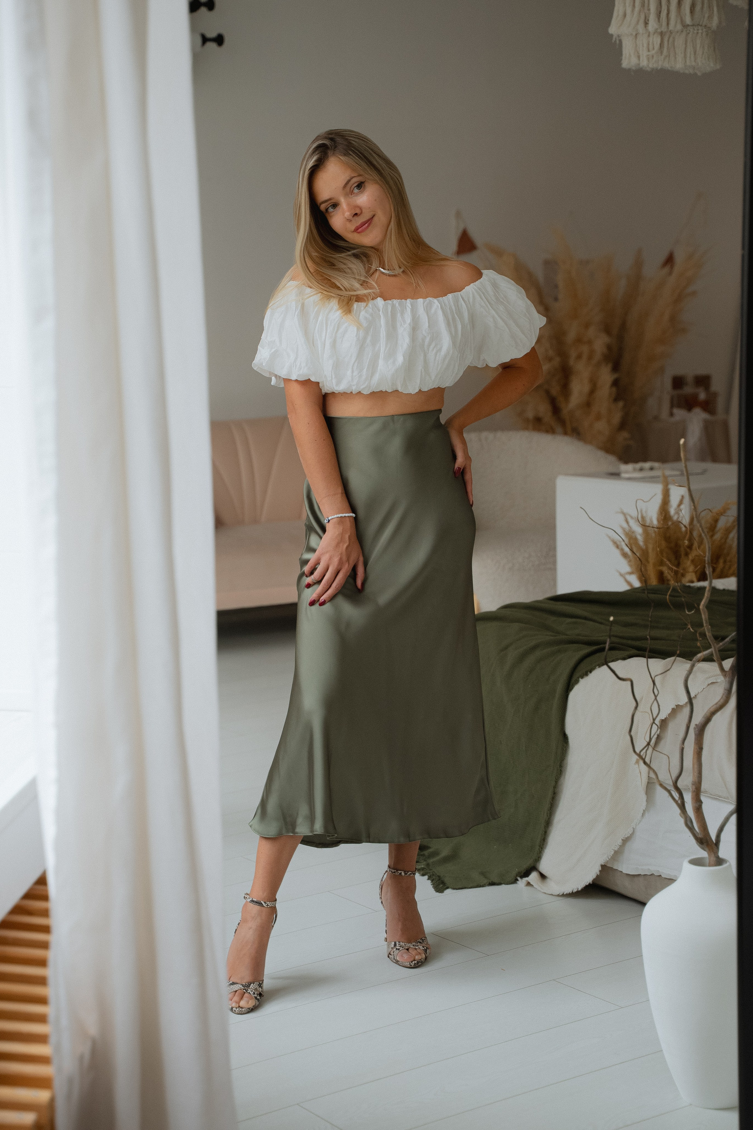 ШЕЛКОВАЯ ЮБКА ОЛИВКОВАЯ. Фотостудия в Люберцах