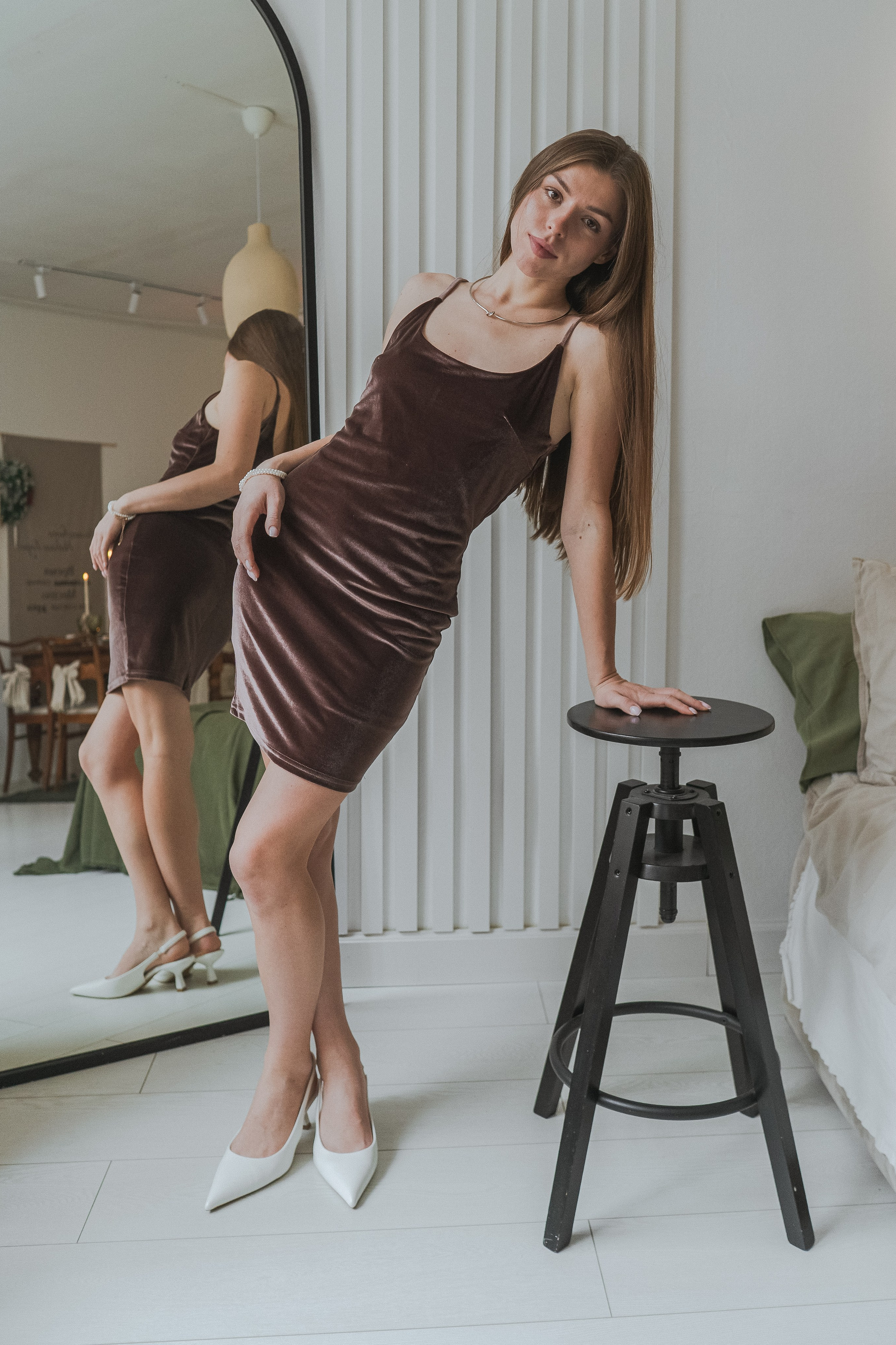 БАРХАТНОЕ МИНИ ПЛАТЬЕ НА БРЕТЕЛЬКАХ. Фотостудия в Люберцах