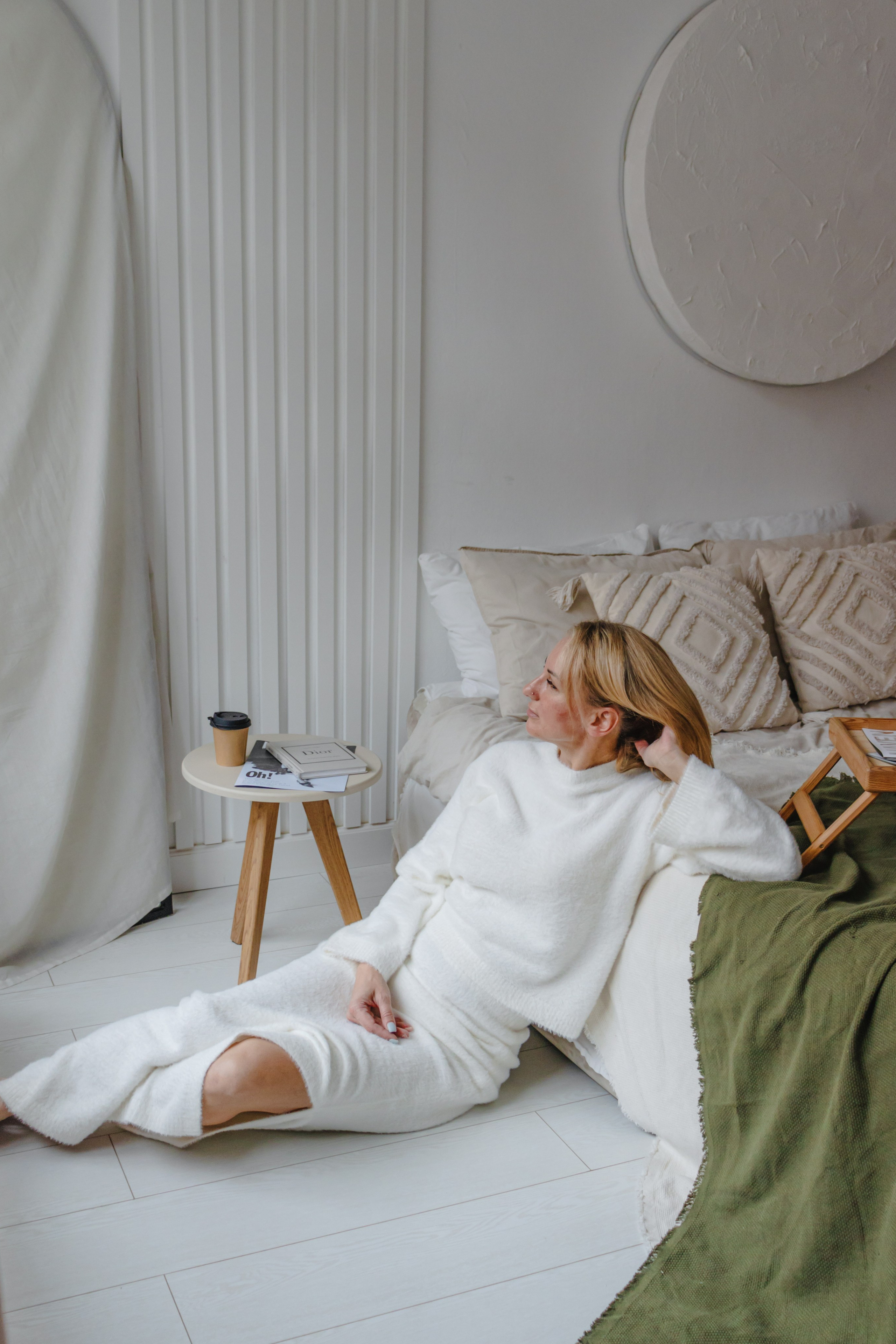 КОСТЮМ ВЯЗАНЫЙ БЕЛЫЙ 42-50. Фотостудия в Люберцах