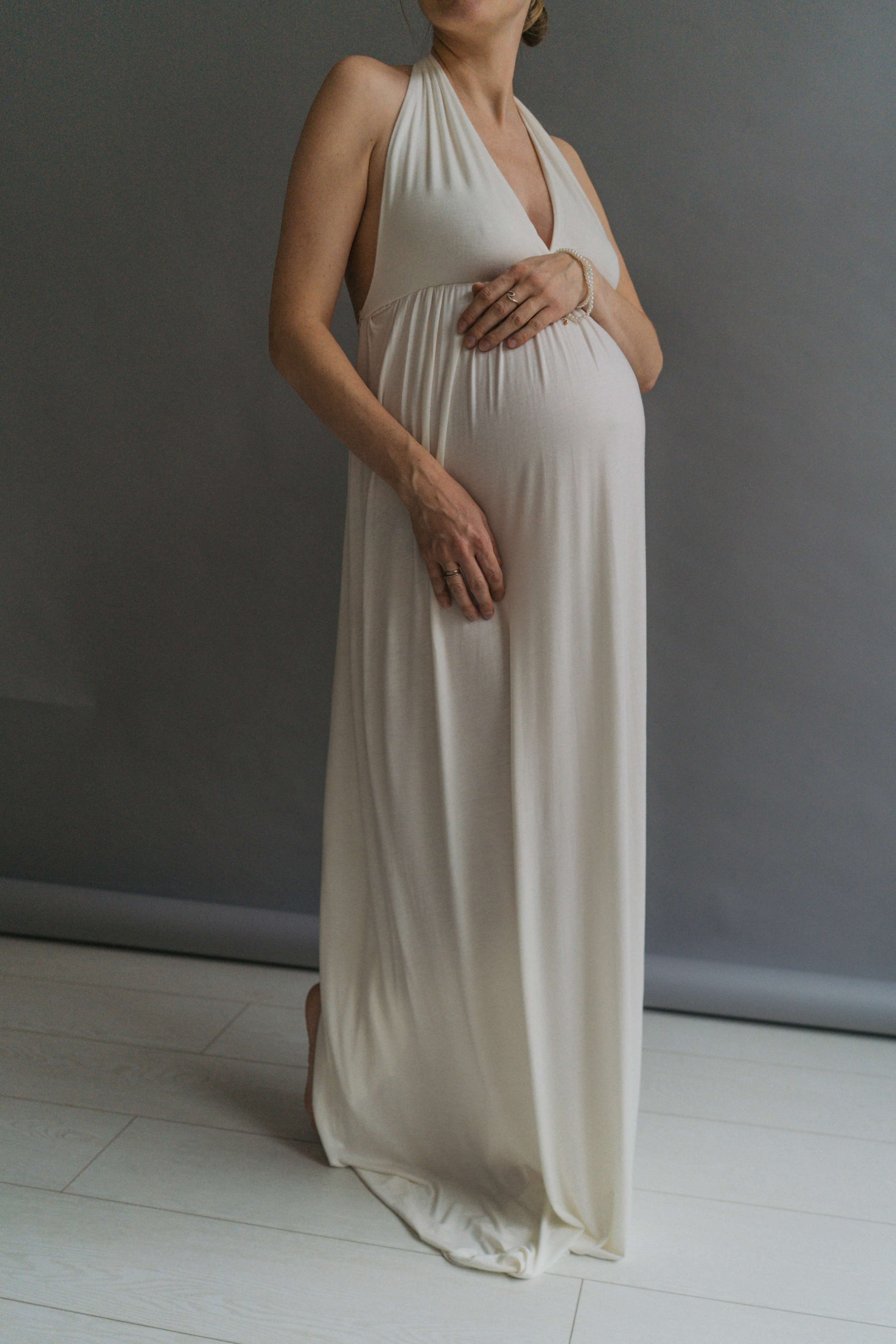 БЕЛОЕ СТРУЯЩЕЕСЯ ПЛАТЬЕ