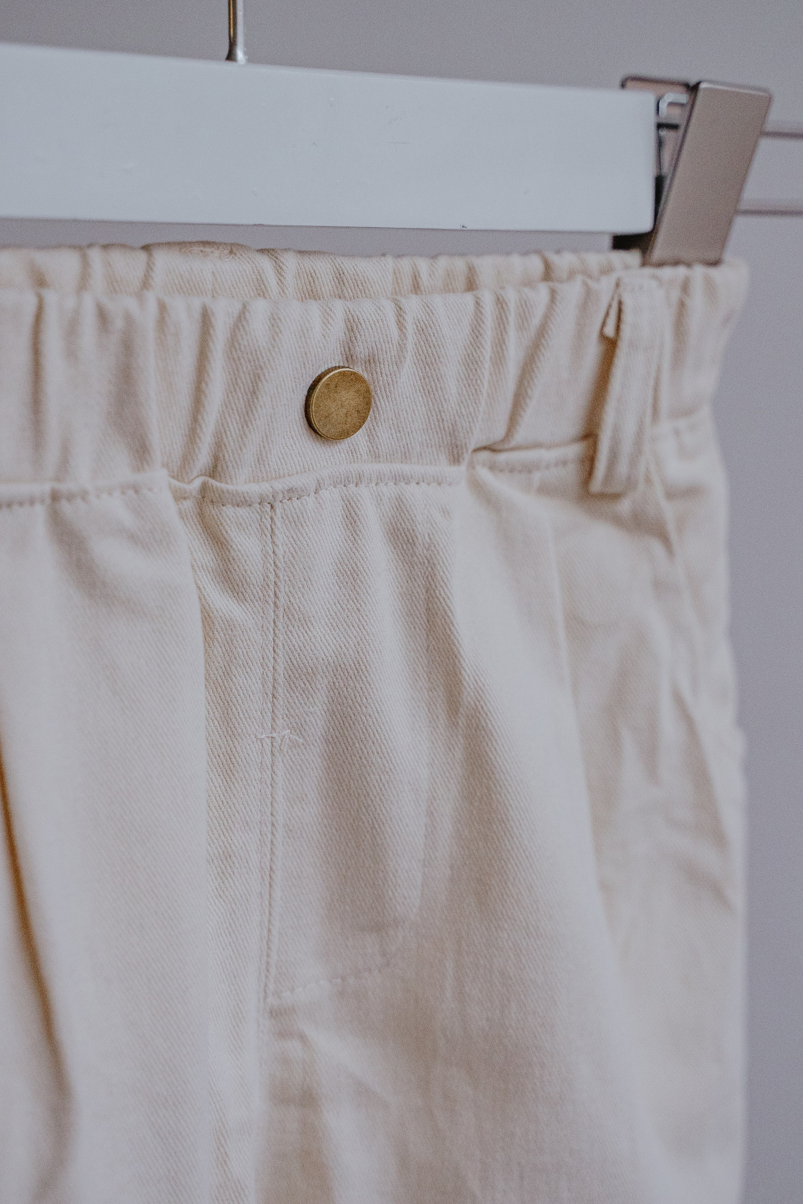 СВЕТЛЫЕ БЕЖЕВЫЕ БРЮКИ 86. Фотостудия в Люберцах