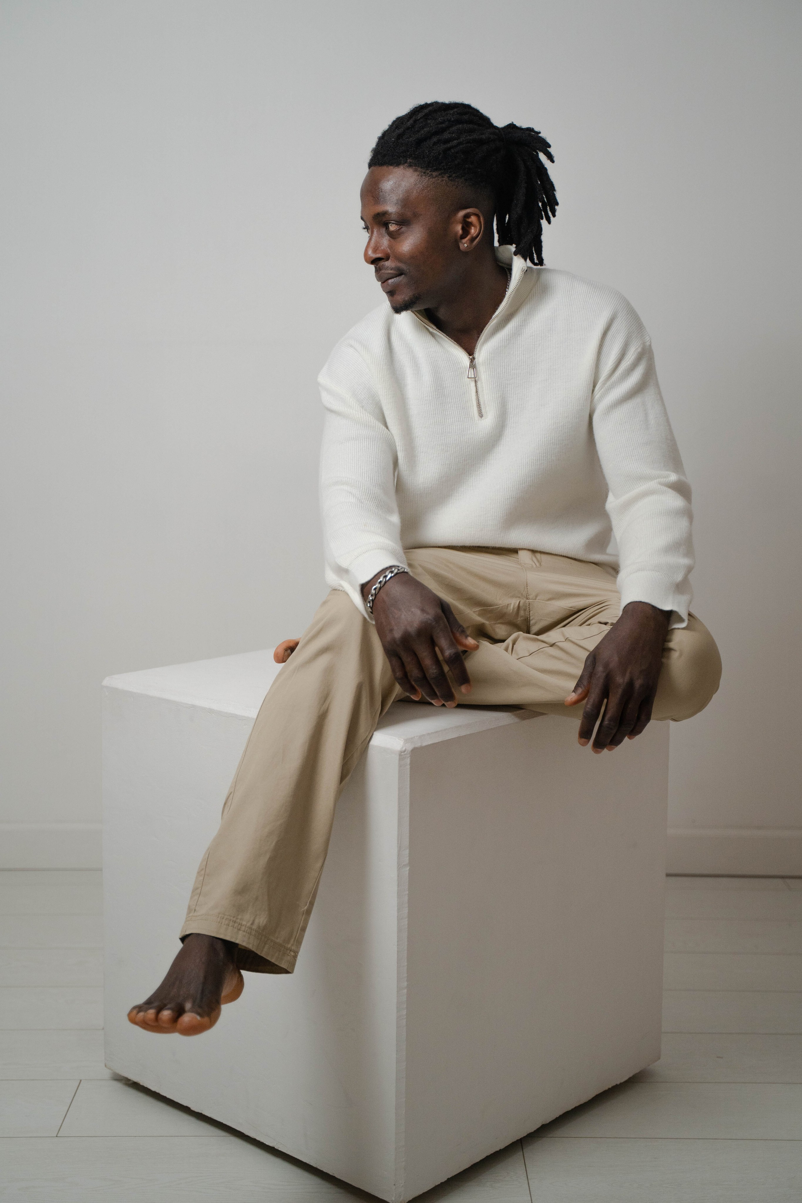 СВИТЕР БЕЛЫЙ НА МОЛНИИ XL. Фотостудия в Люберцах