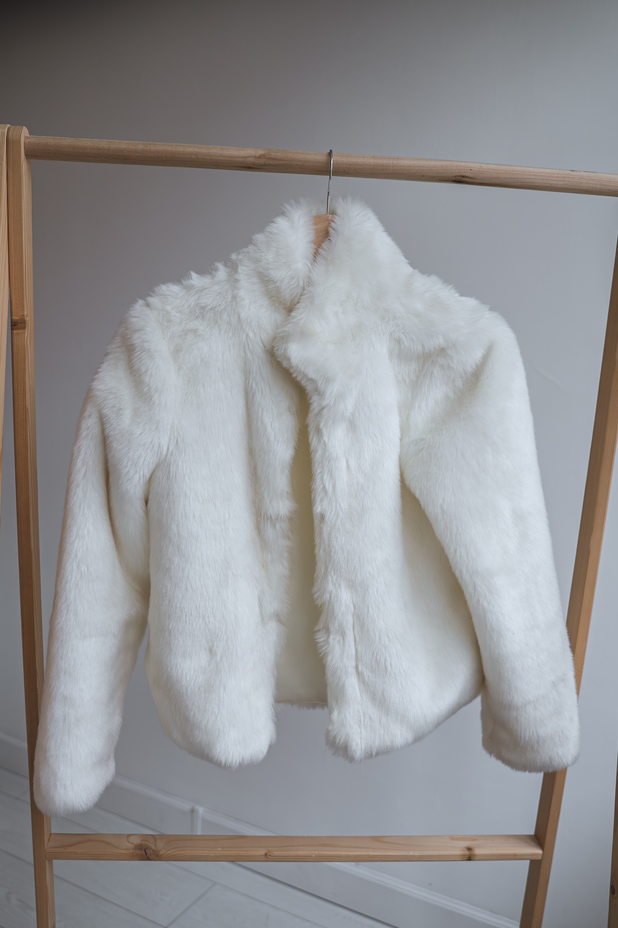 МЕХОВАЯ БЕЛАЯ ШУБКА M-XL. Фотостудия в Люберцах