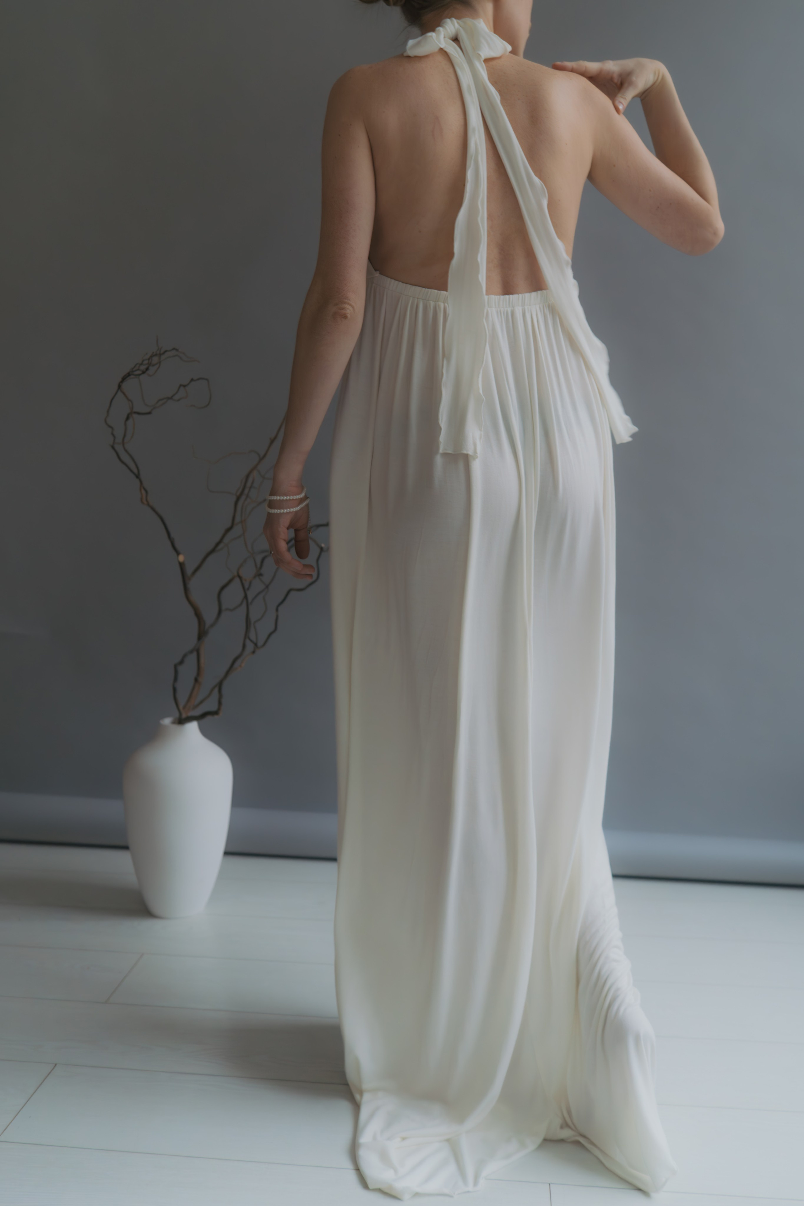 БЕЛОЕ СТРУЯЩЕЕСЯ ПЛАТЬЕ. Фотостудия в Люберцах