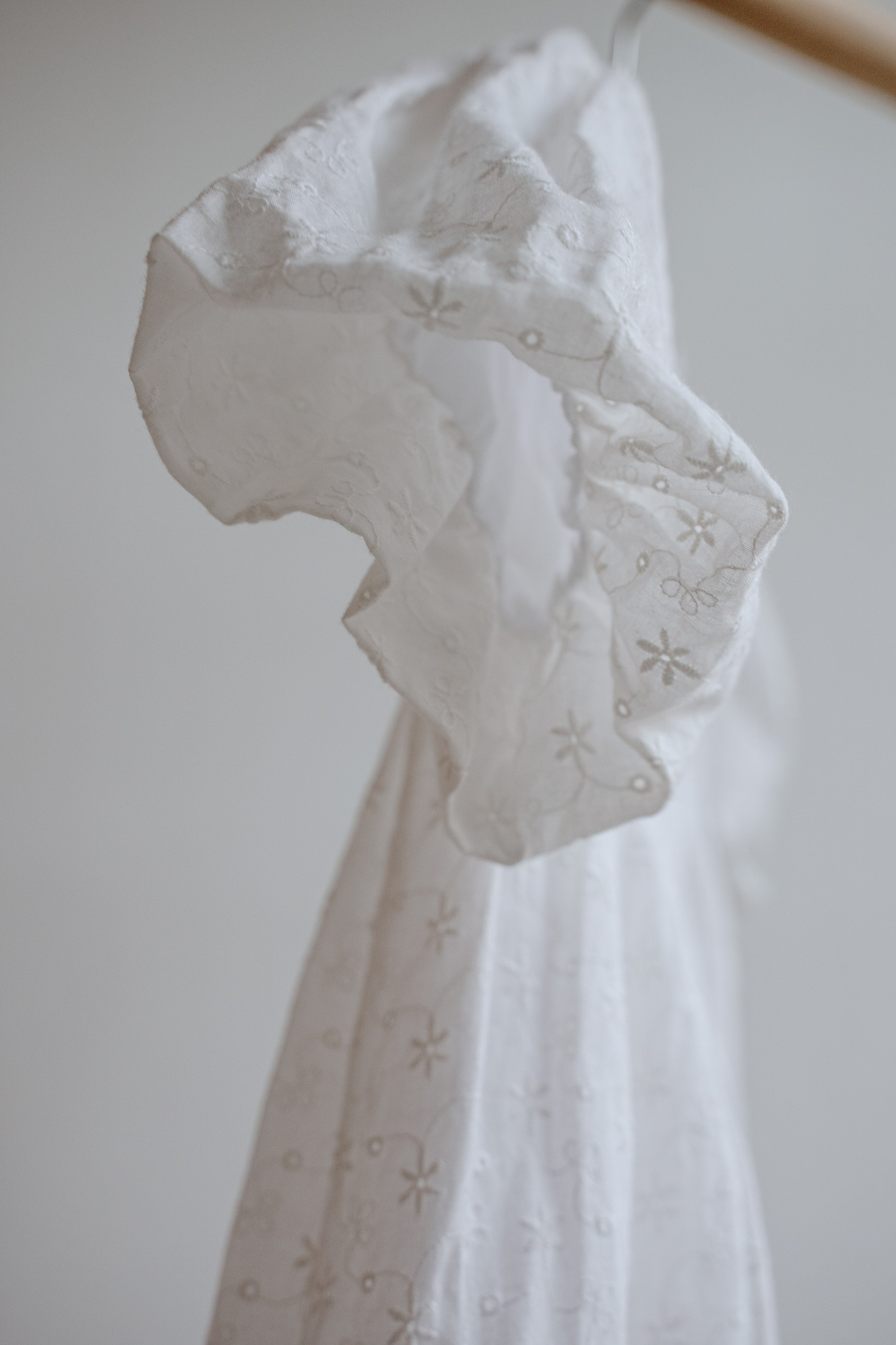 ПЛАТЬЕ БЕЛОЕ С ВЫШИВКОЙ 96-105. Фотостудия в Люберцах