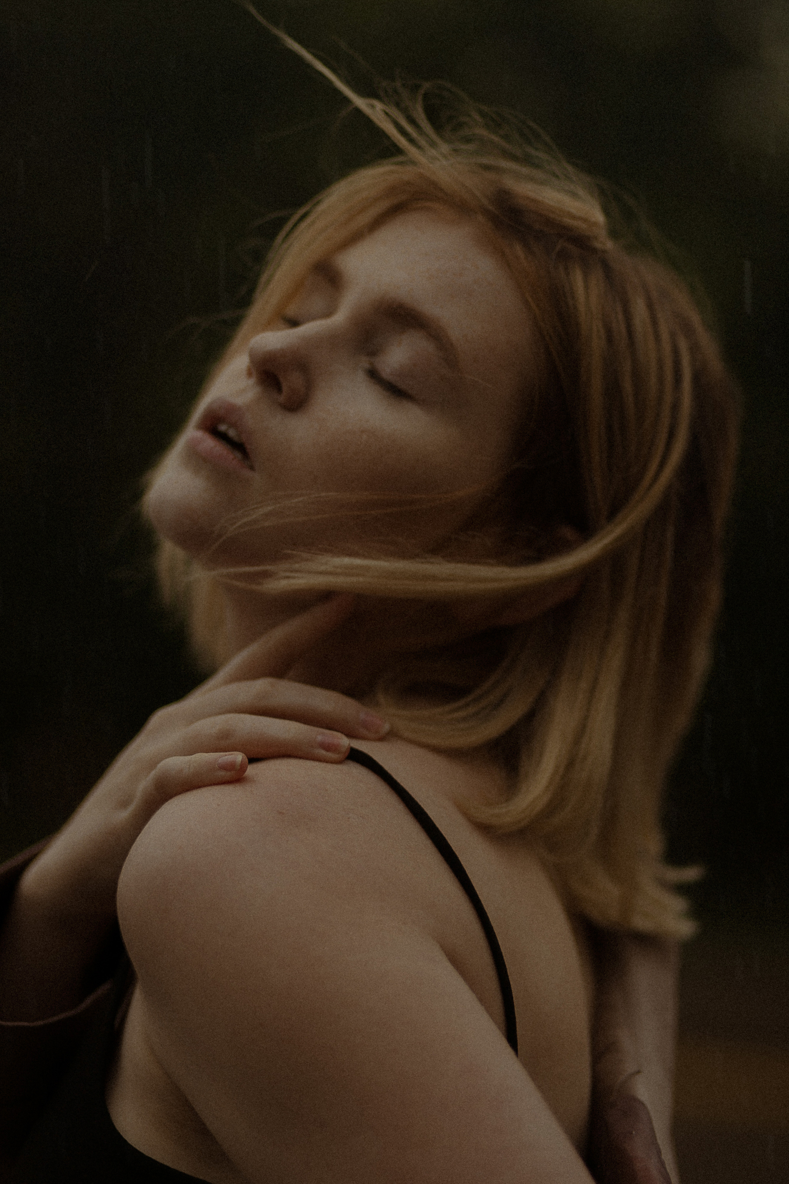 Дарья и дождь. Фотограф в Москве