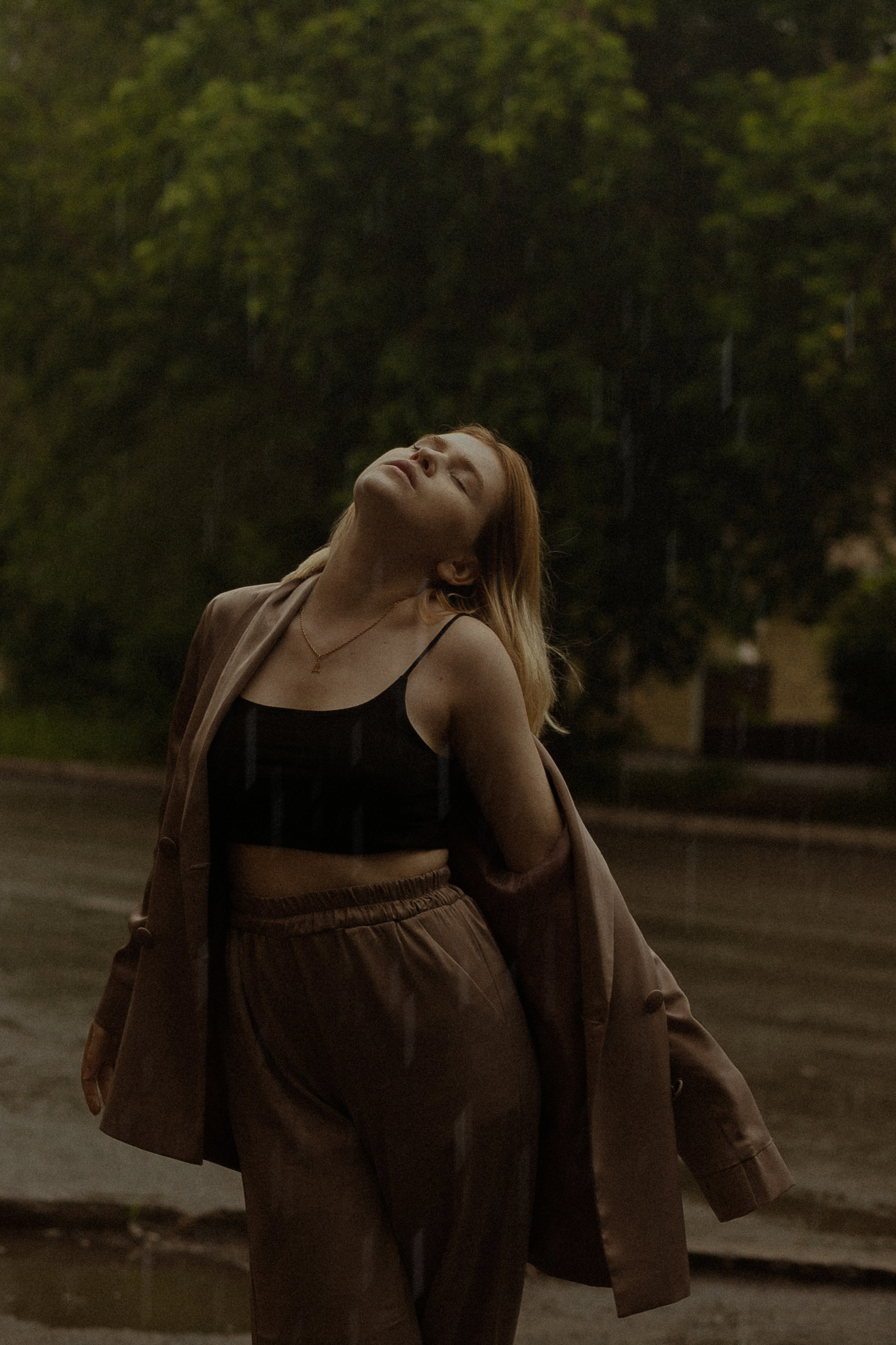 Дарья и дождь. Фотограф в Москве