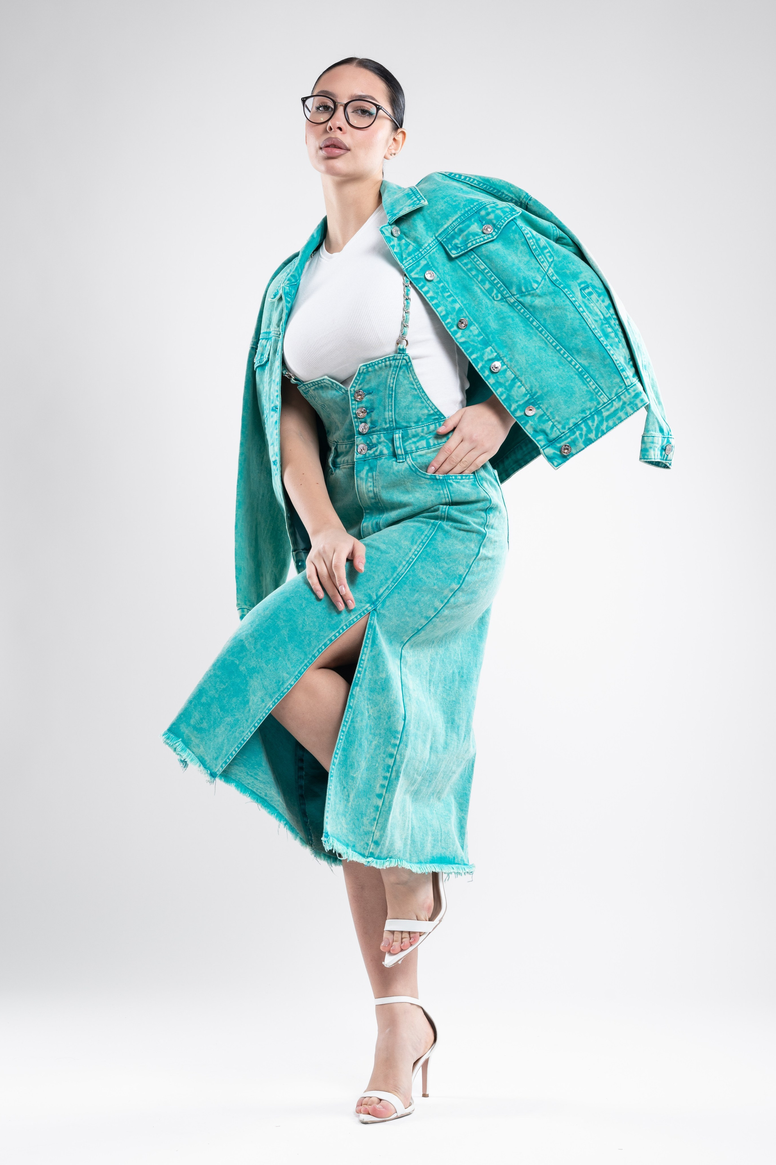 Платья и костюмы