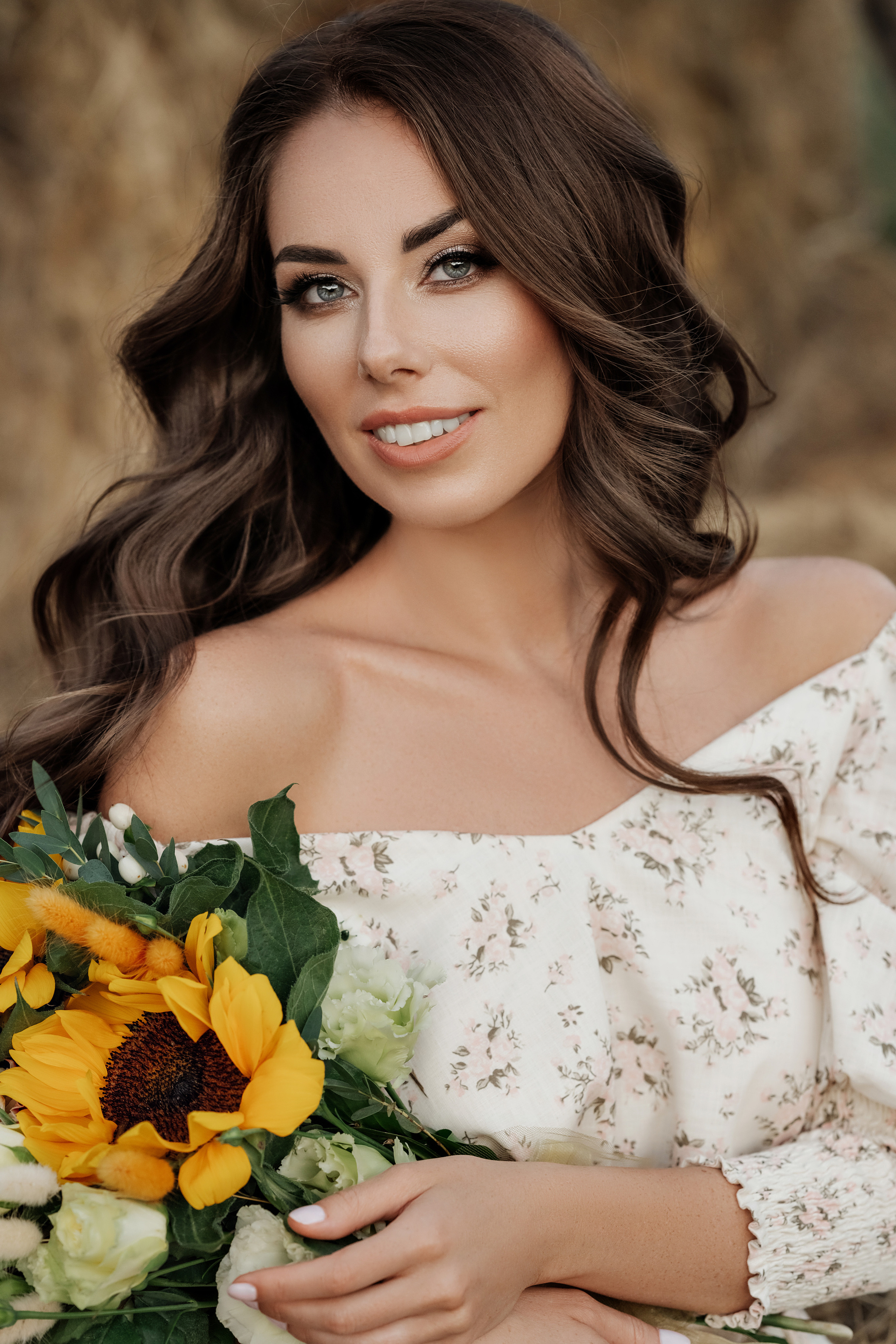 Женская съемка с подсолнухами